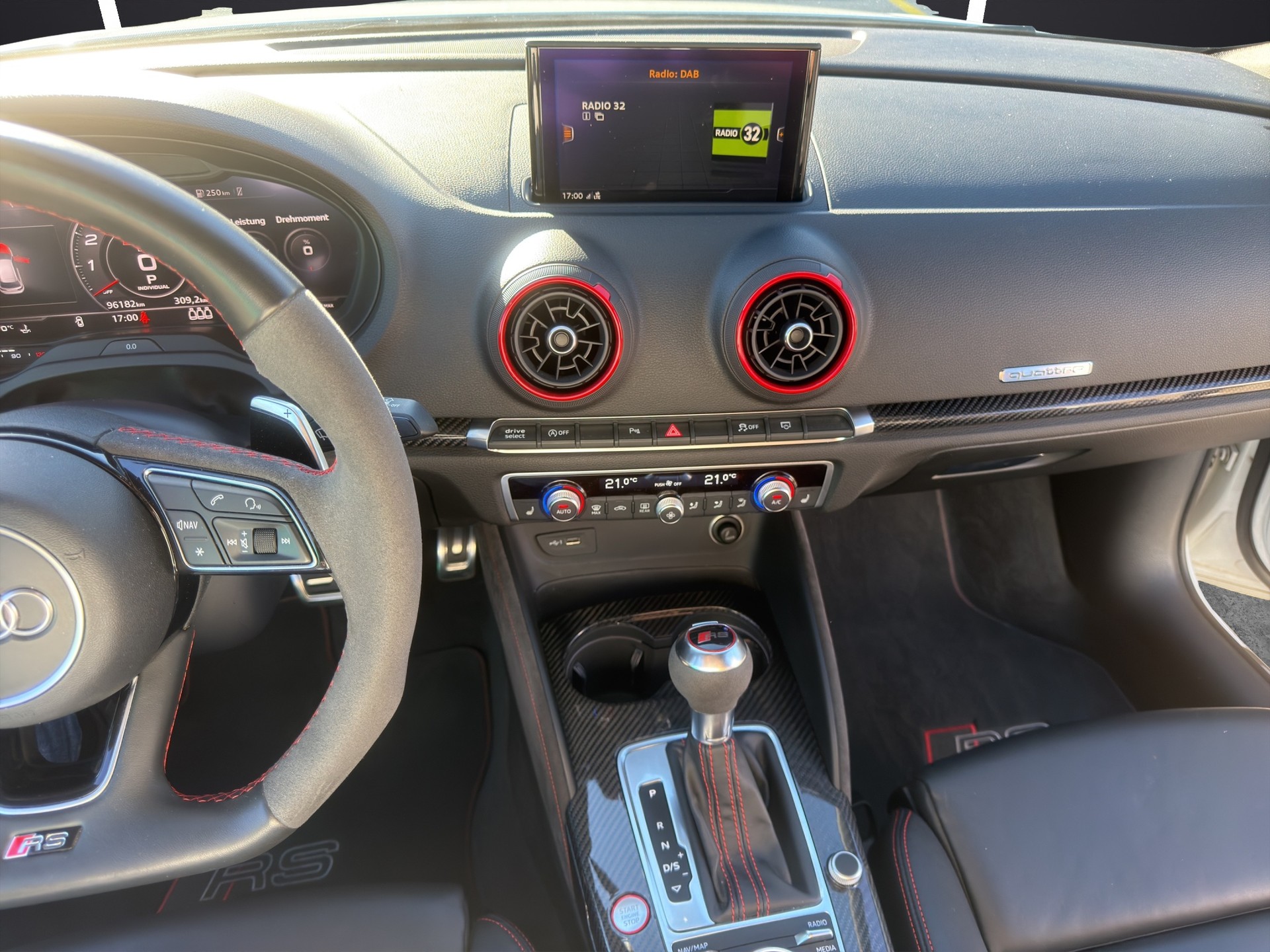 AUDI RS3 Sportback 2.5 TSI quattro S-tronic-image-16
