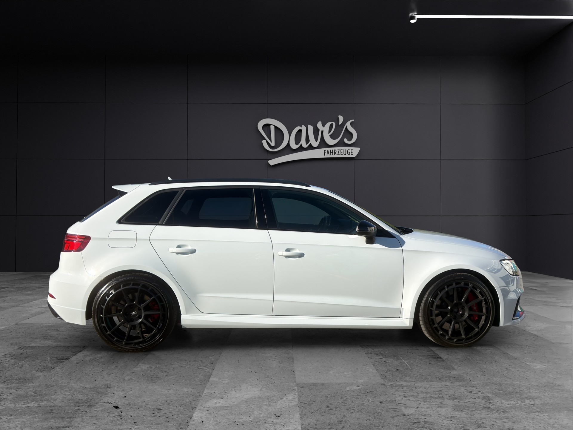AUDI RS3 Sportback 2.5 TSI quattro S-tronic-image-5