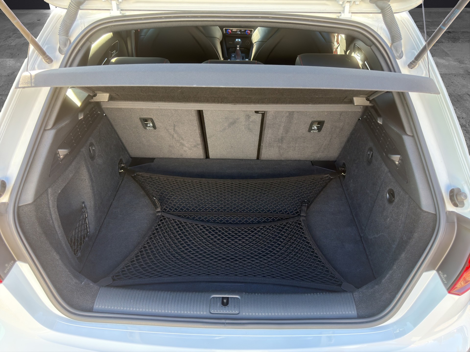 AUDI RS3 Sportback 2.5 TSI quattro S-tronic-image-23