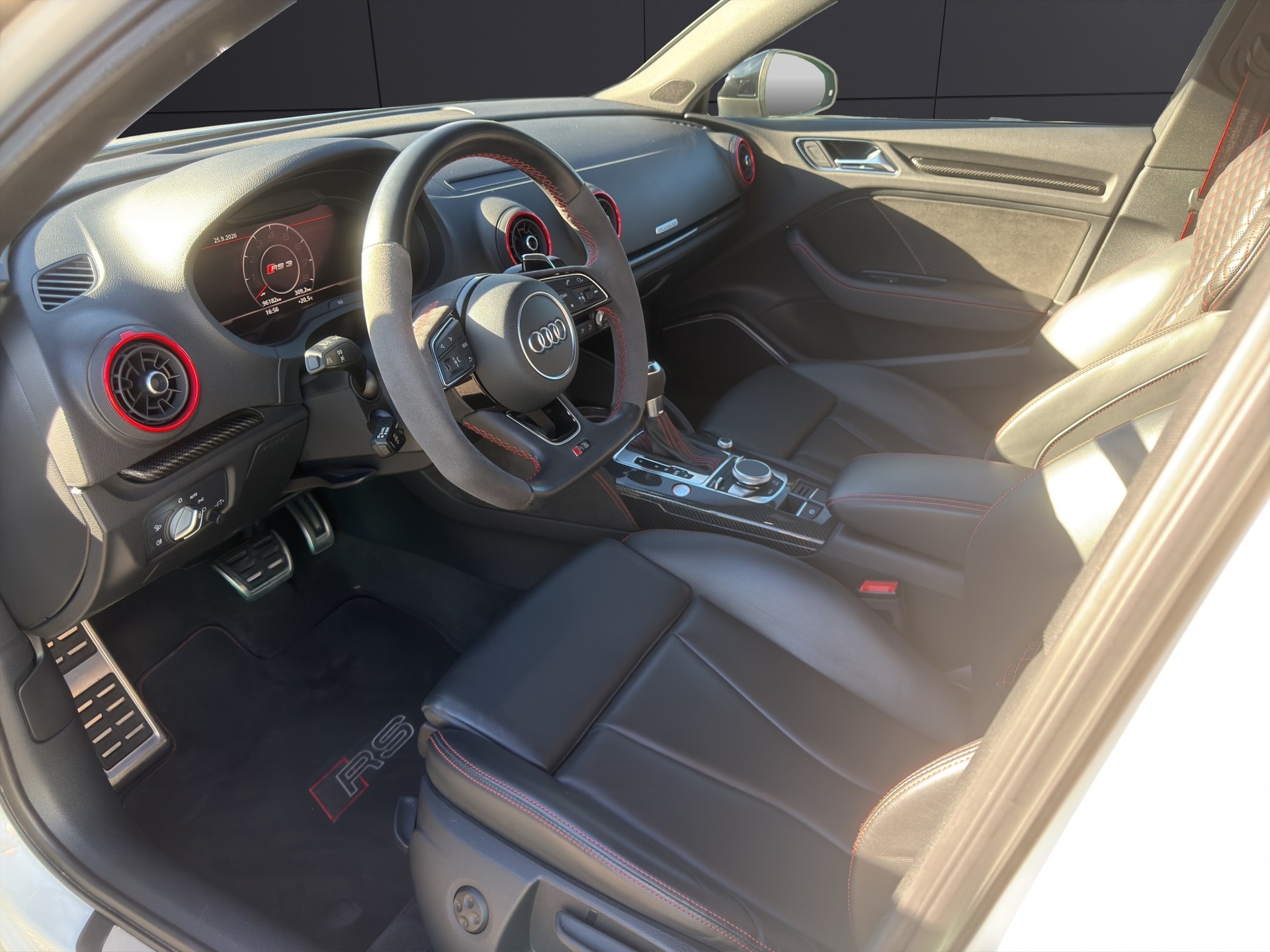 AUDI RS3 Sportback 2.5 TSI quattro S-tronic-image-12
