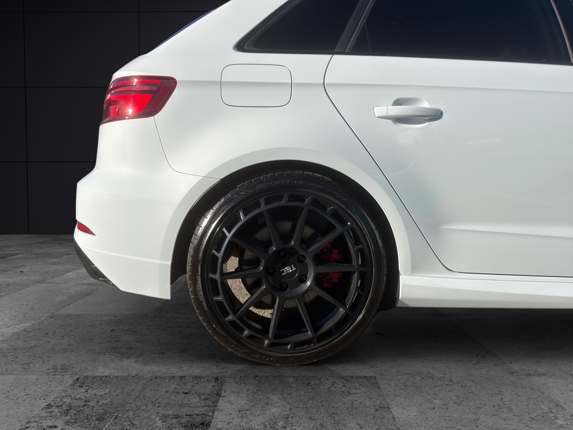 AUDI RS3 Sportback 2.5 TSI quattro S-tronic-image-9