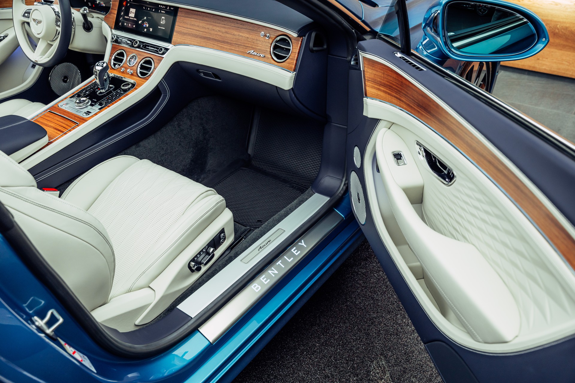 BENTLEY Continental GTC 4.0 V8 PHEV Azure Topaz Blue-image-15