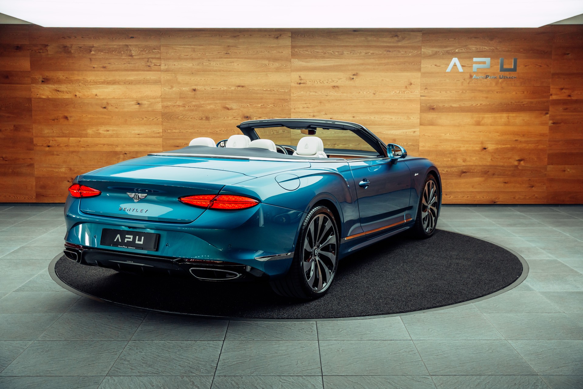 BENTLEY Continental GTC 4.0 V8 PHEV Azure Topaz Blue-showroom-element-1