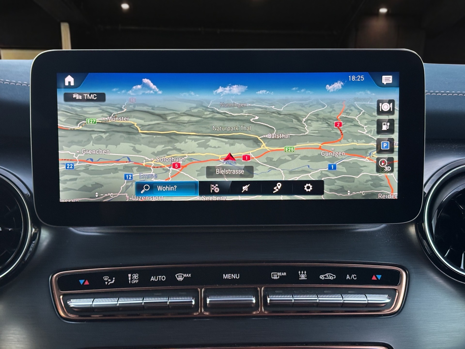 MERCEDES-BENZ EQV 300 lang Van-image-15