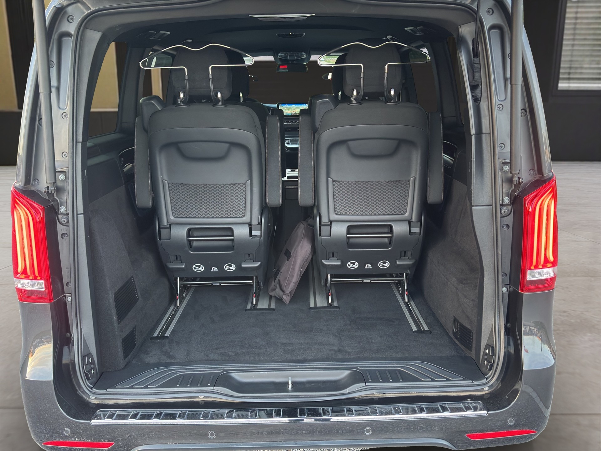 MERCEDES-BENZ EQV 300 lang Van-image-14