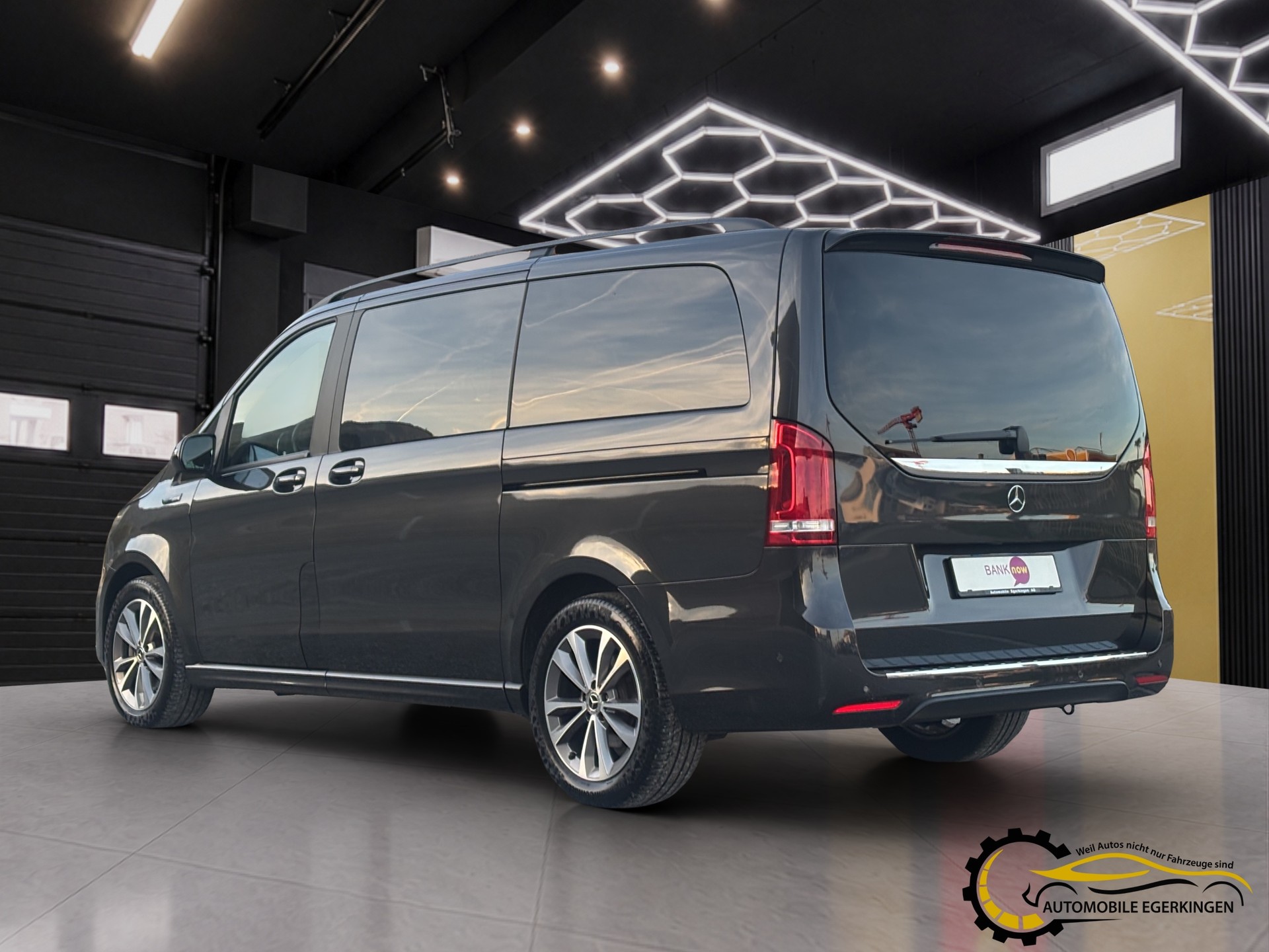 MERCEDES-BENZ EQV 300 lang Van-image-6