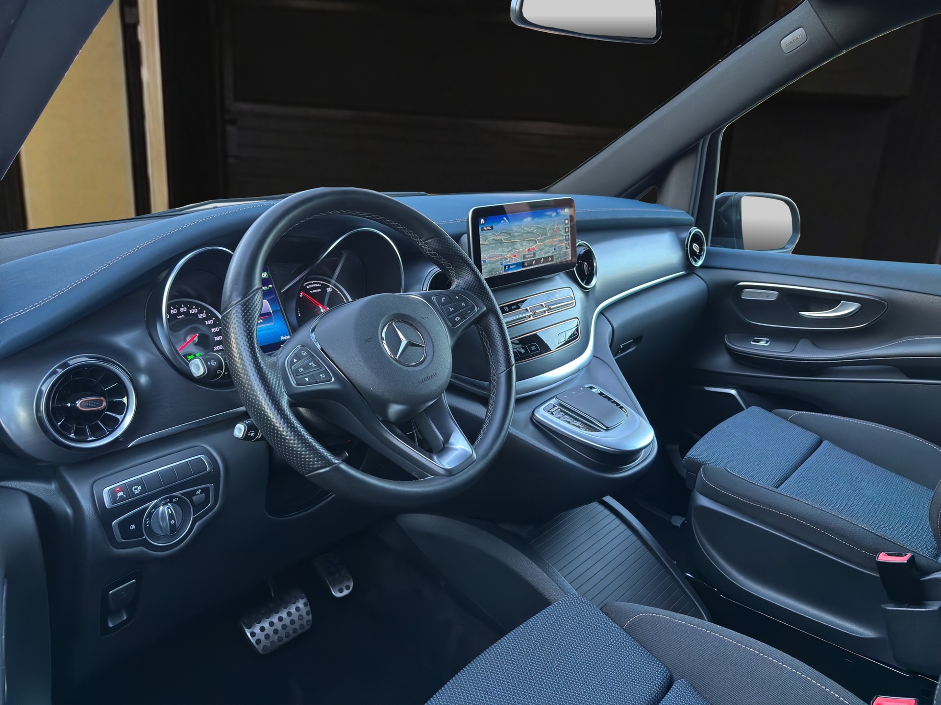 MERCEDES-BENZ EQV 300 lang Van-image-8