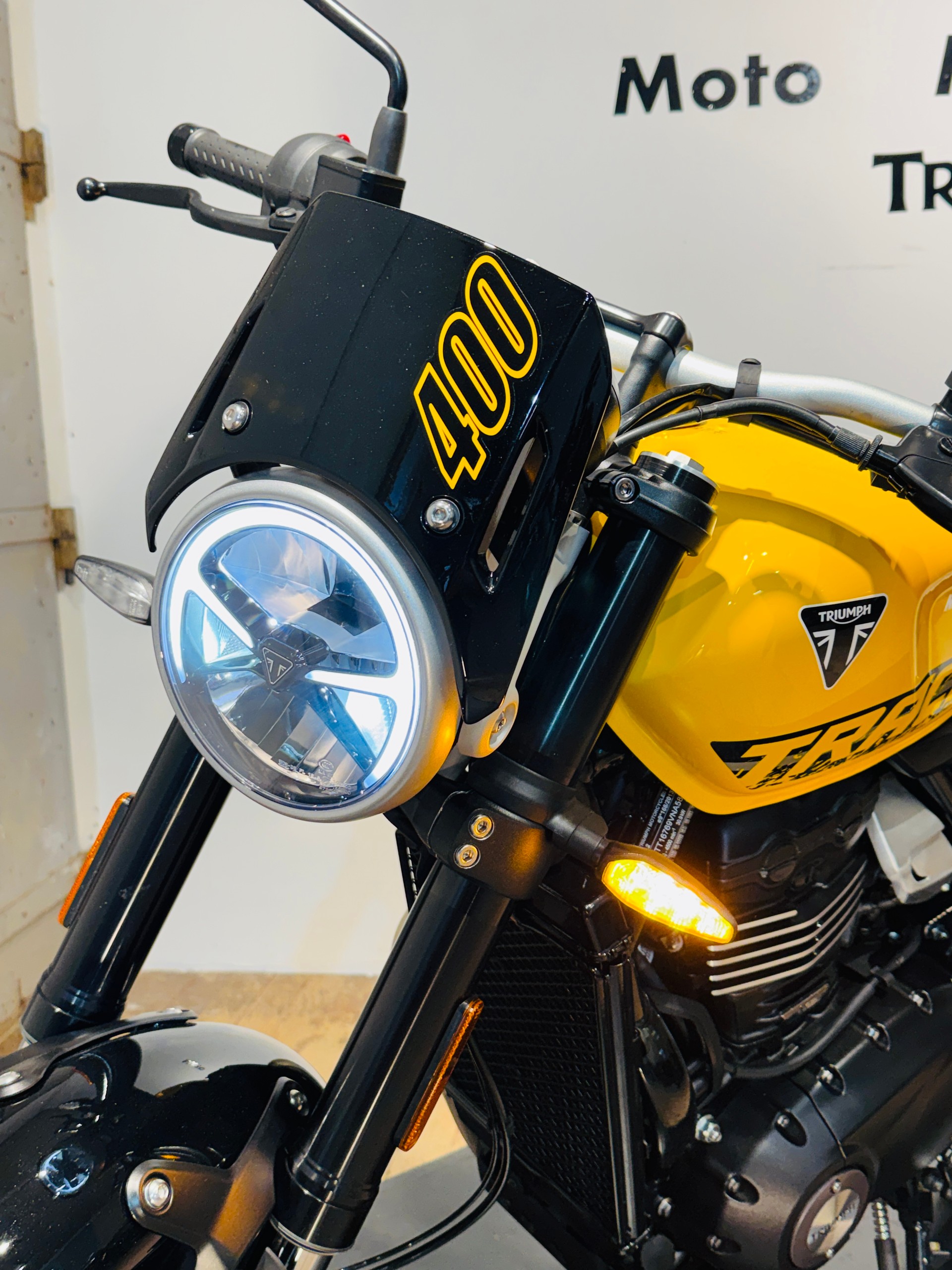 TRIUMPH Tracker 400-image-10
