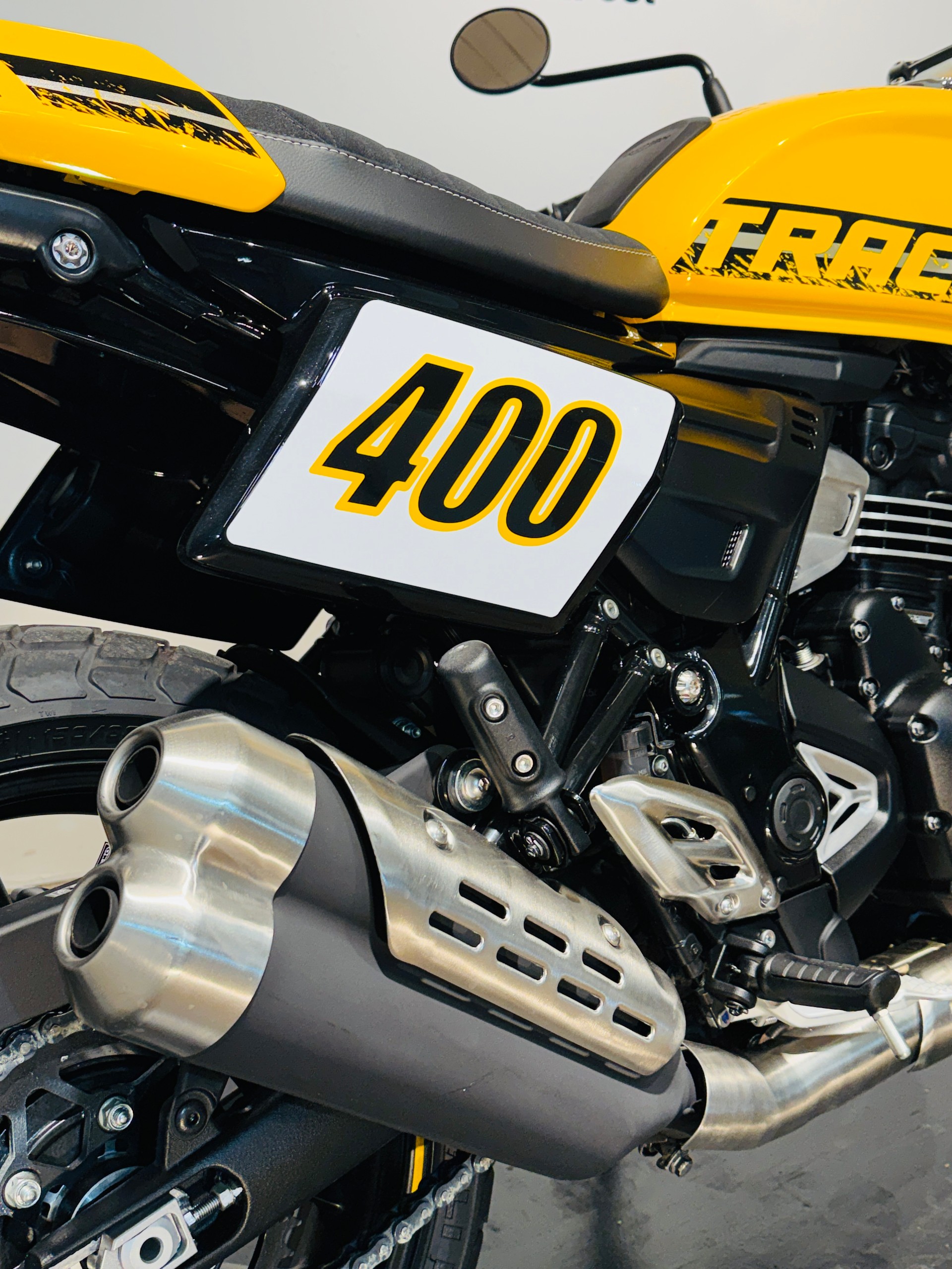 TRIUMPH Tracker 400-image-8