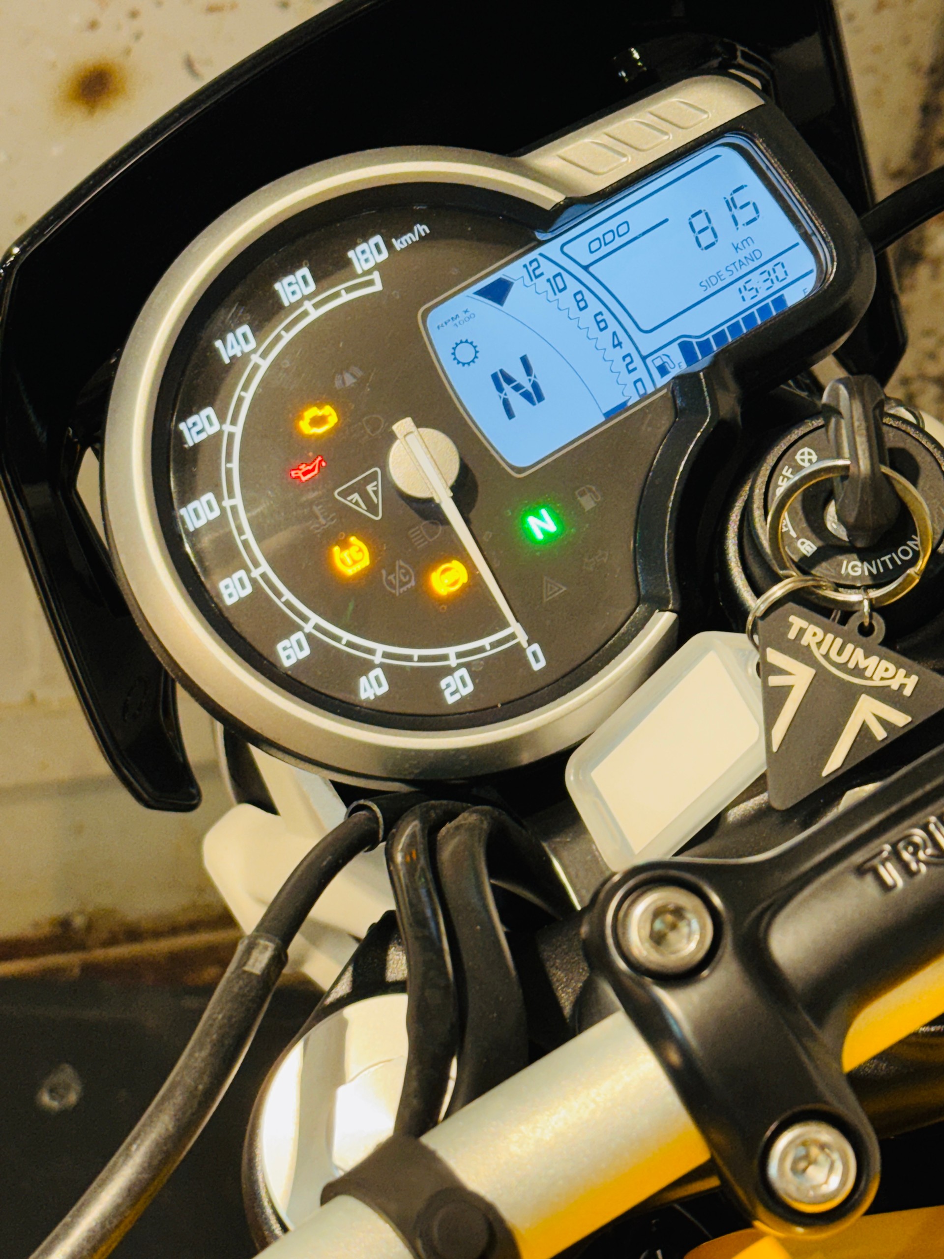 TRIUMPH Tracker 400-image-9