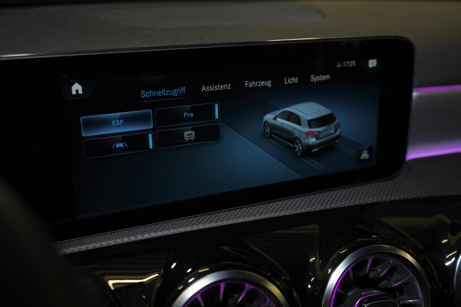 MERCEDES-BENZ A 200 d AMG Line 8G-DCT-image-8