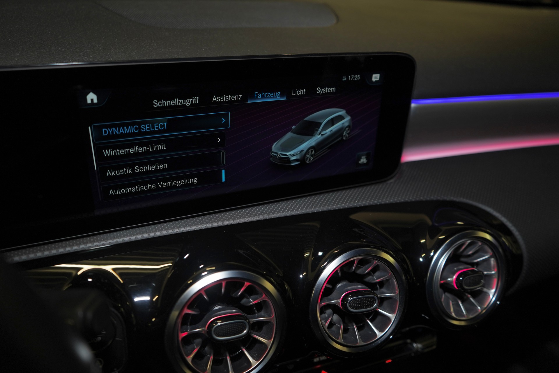 MERCEDES-BENZ A 200 d AMG Line 8G-DCT-image-9