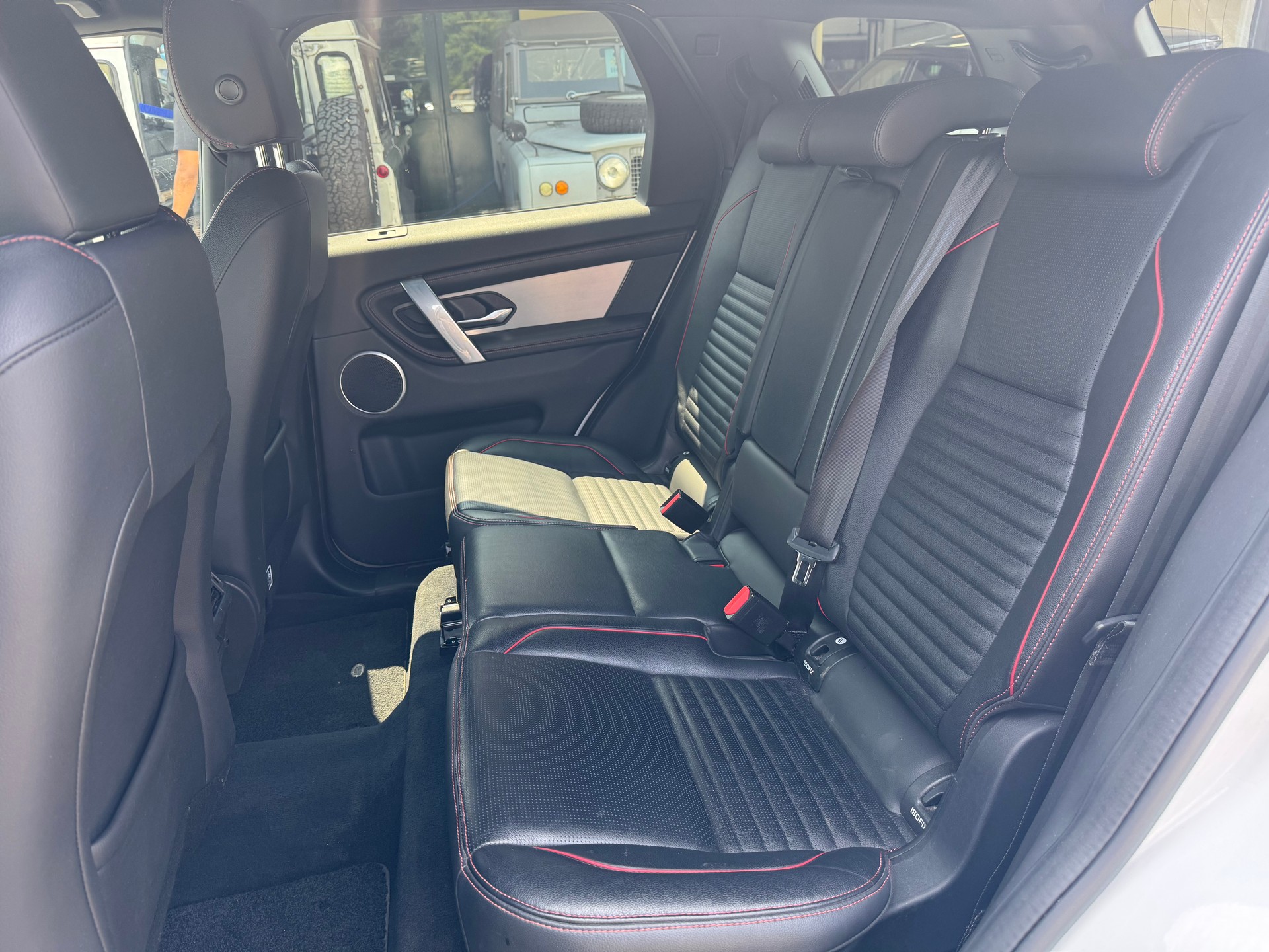 LAND ROVER Discovery Sport R Dyn P250 2.0 Si4 MHEV Base AT9-image-9