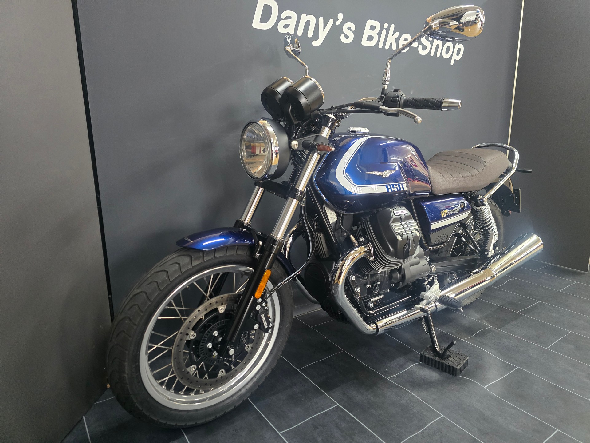 MOTO GUZZI V7 IV 850 Special-image-1