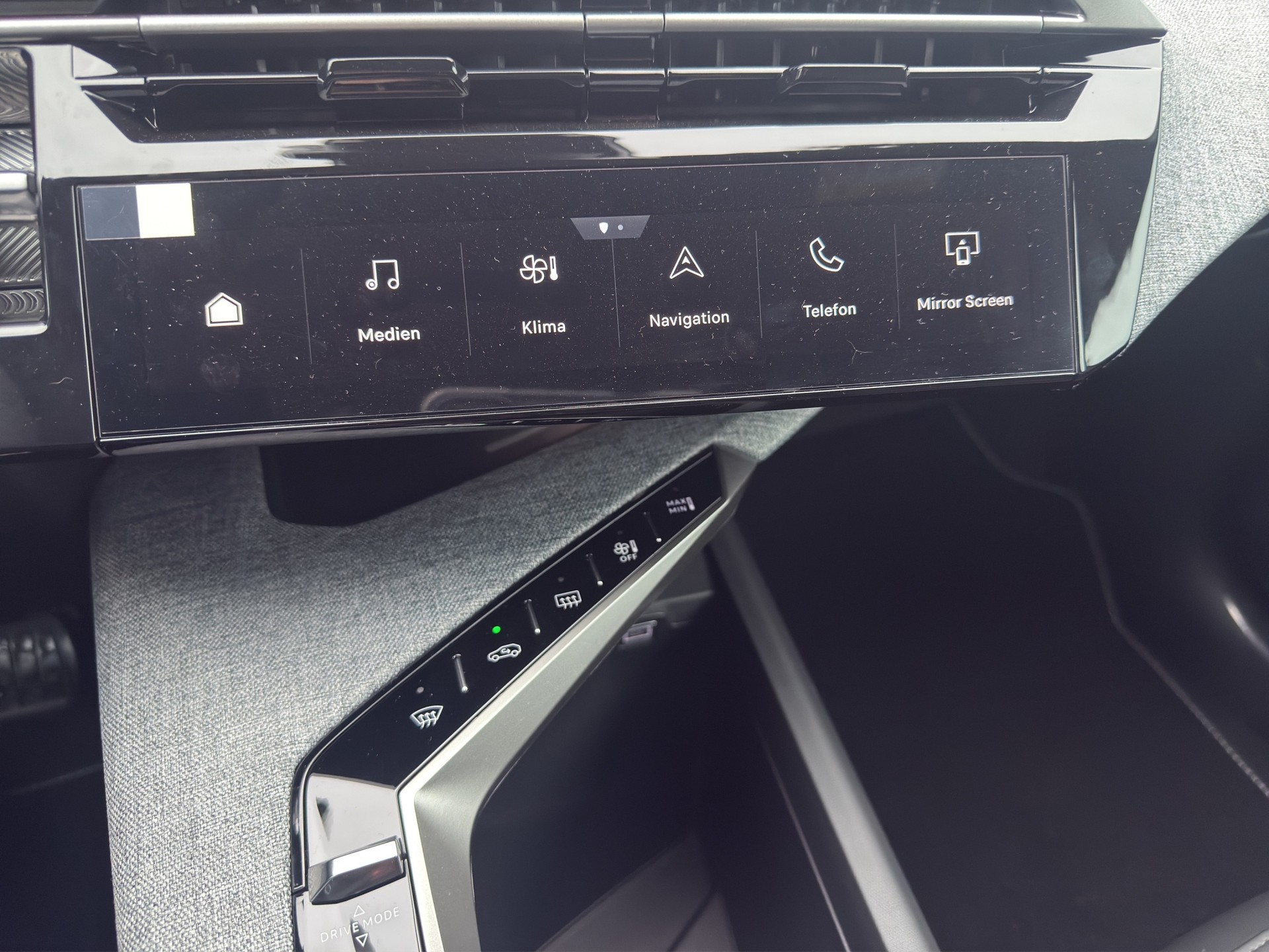PEUGEOT 3008 145 e-DSC6 Hybrid Allure-image-20