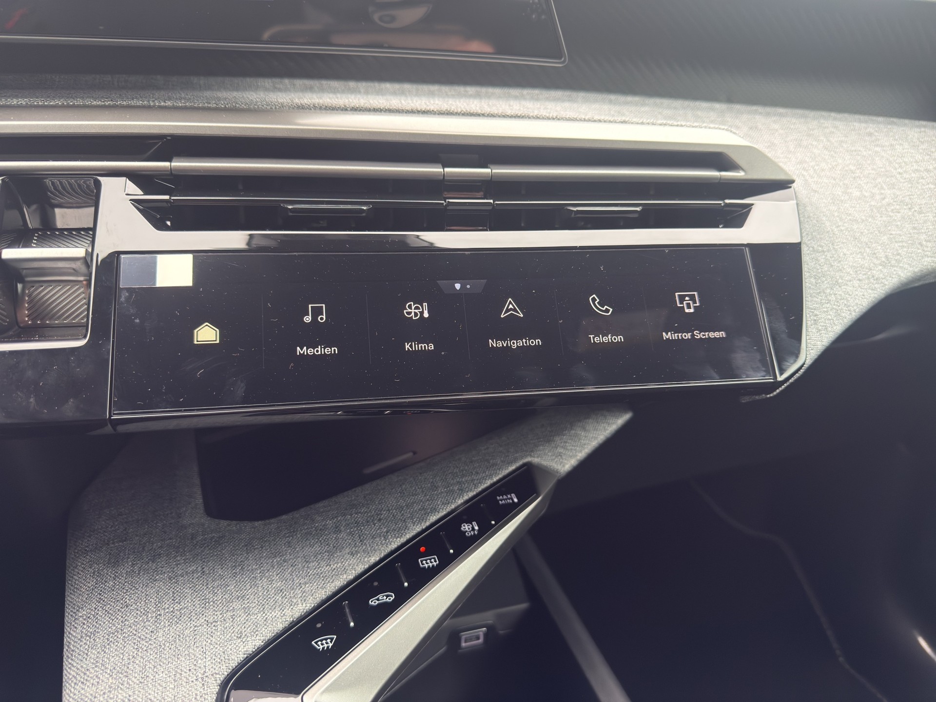 PEUGEOT 3008 145 e-DSC6 Hybrid Allure-image-8