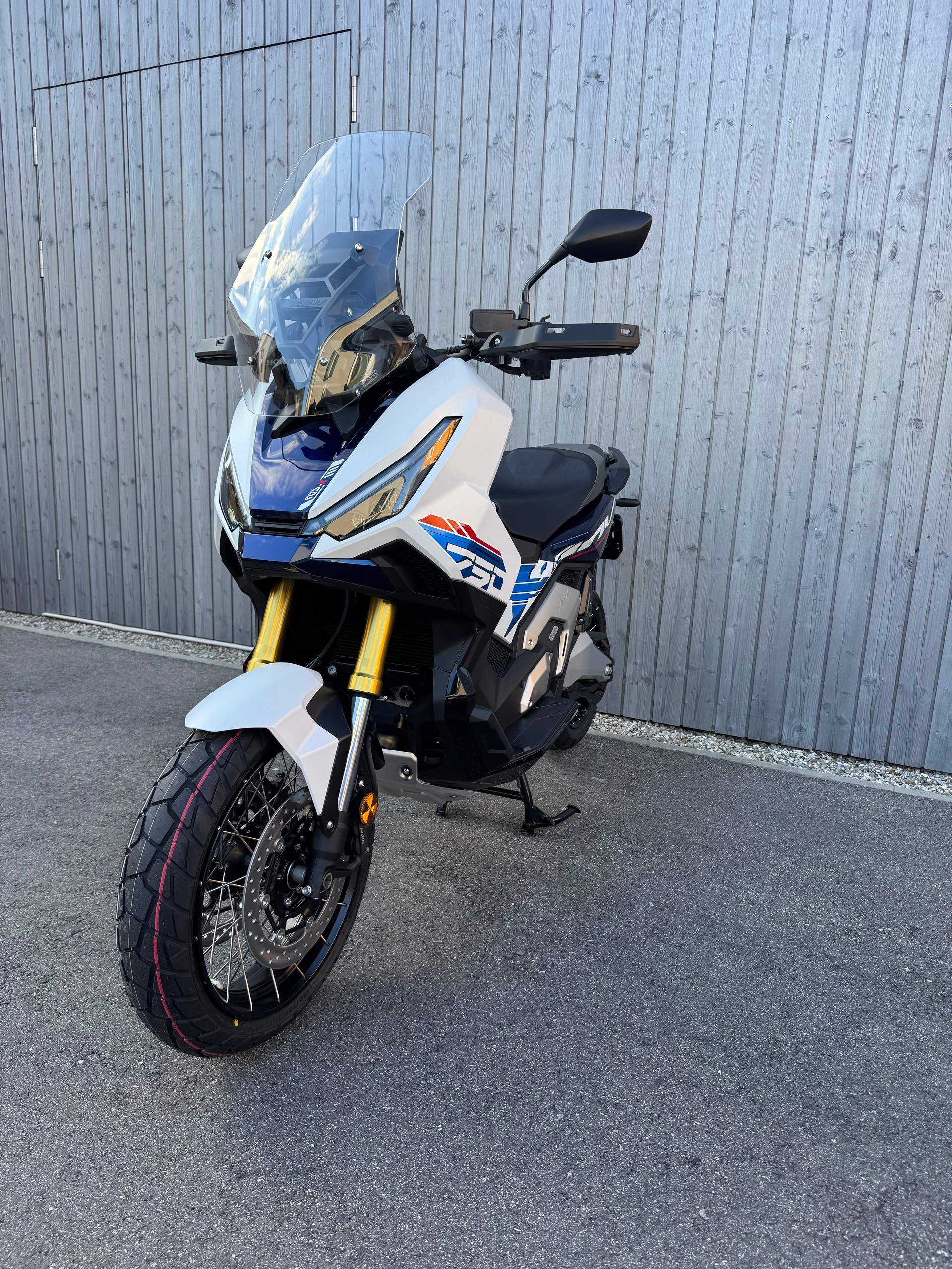 HONDA X-ADV 750-image-1