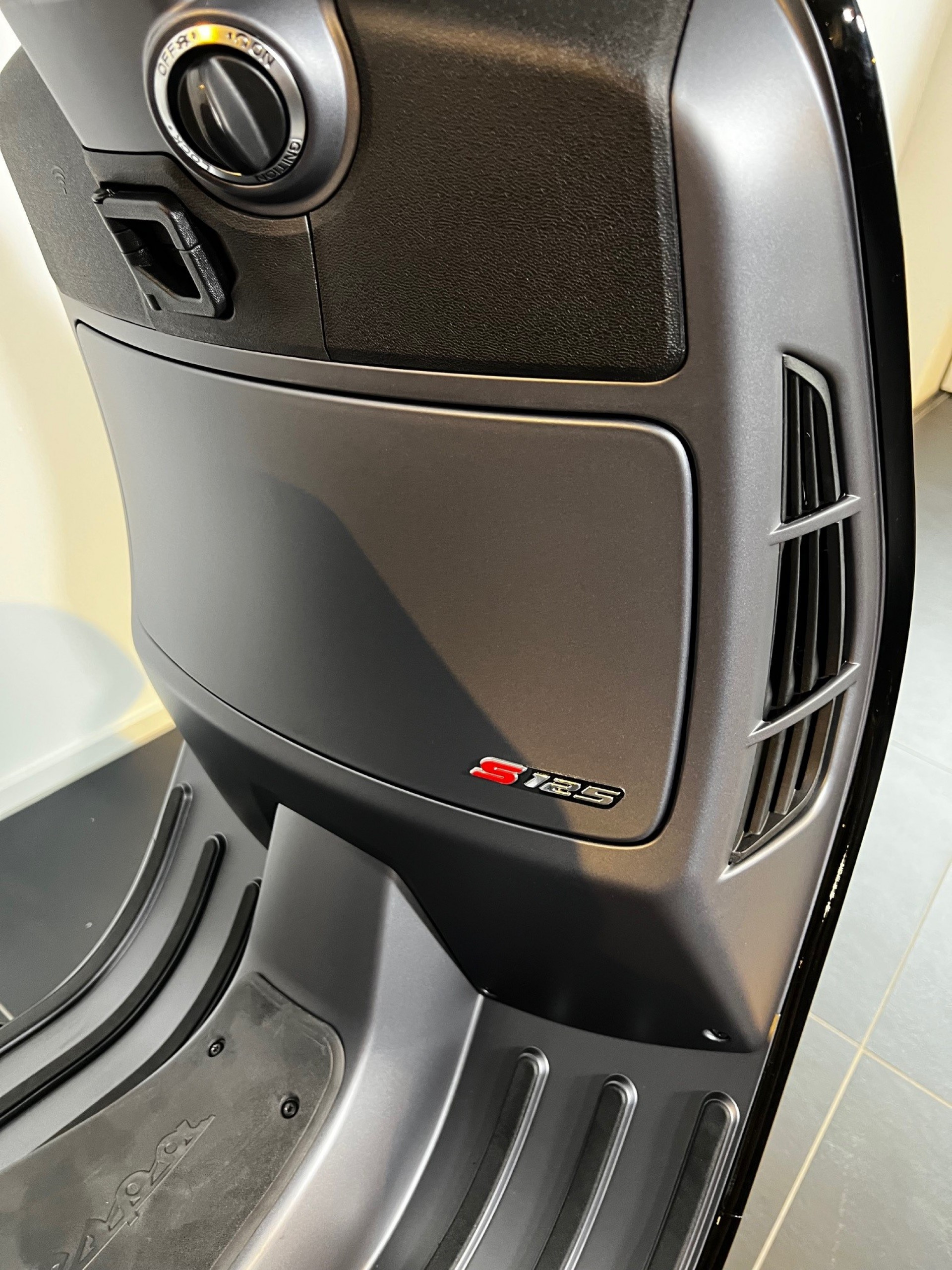 PIAGGIO Vespa GTS 125 Super Sport-image-3