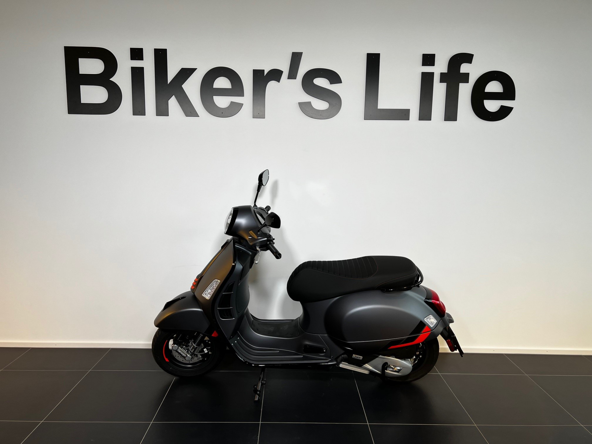 PIAGGIO Vespa GTS 125 Super Sport-image-1