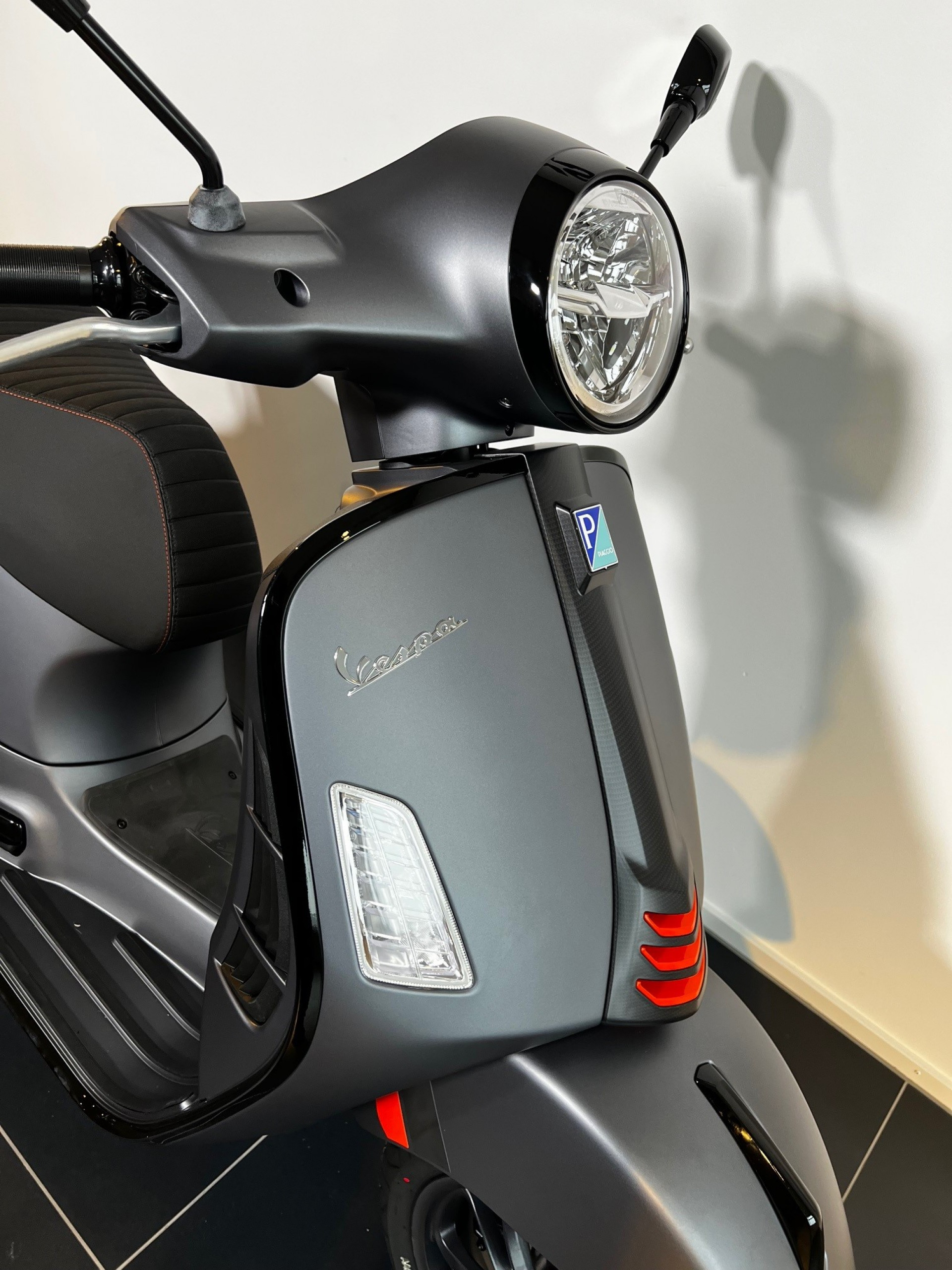 PIAGGIO Vespa GTS 125 Super Sport-image-4