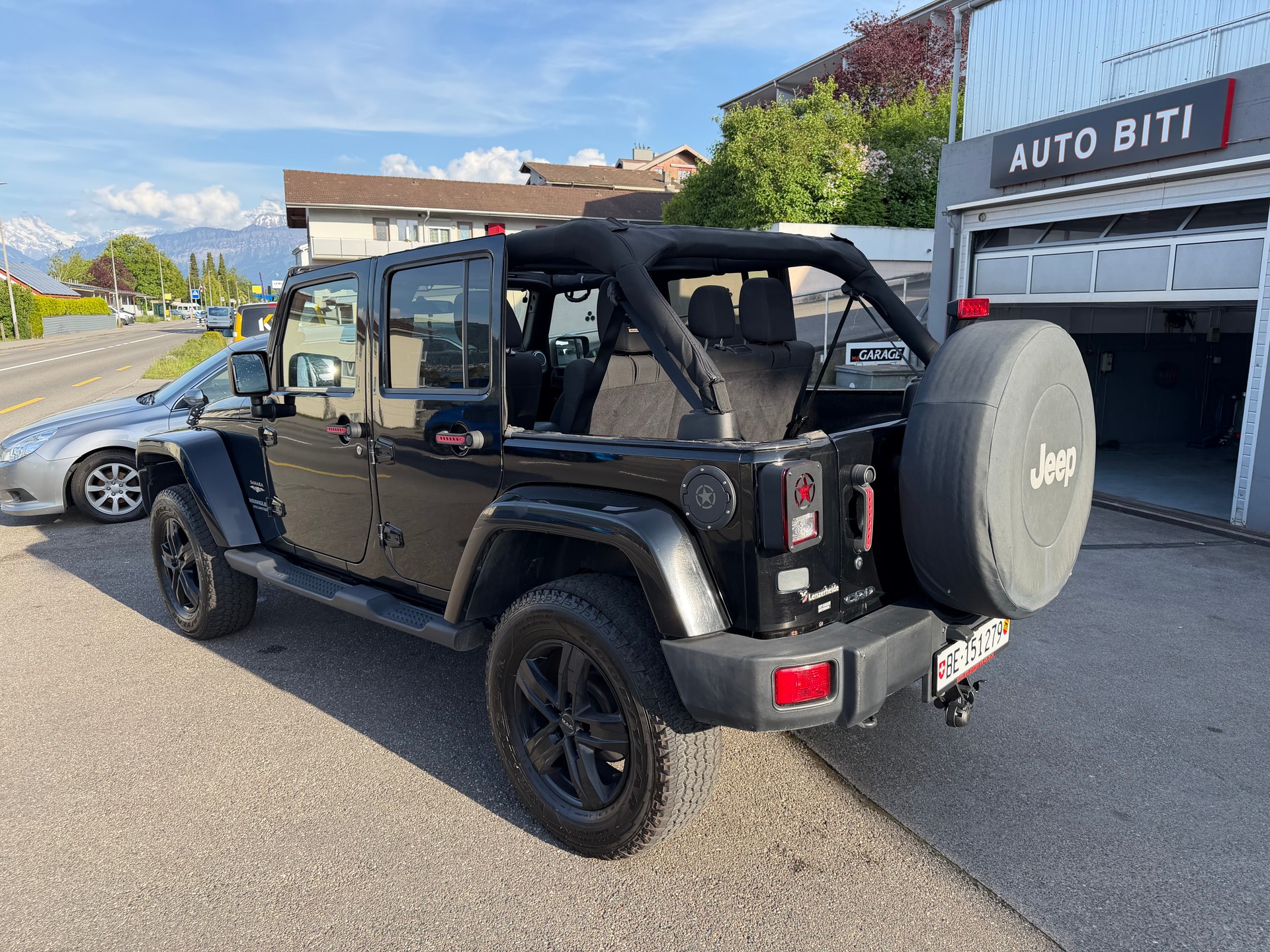 JEEP Wrangler 2.8CRD Unlimited Sahara Automatic-image-3