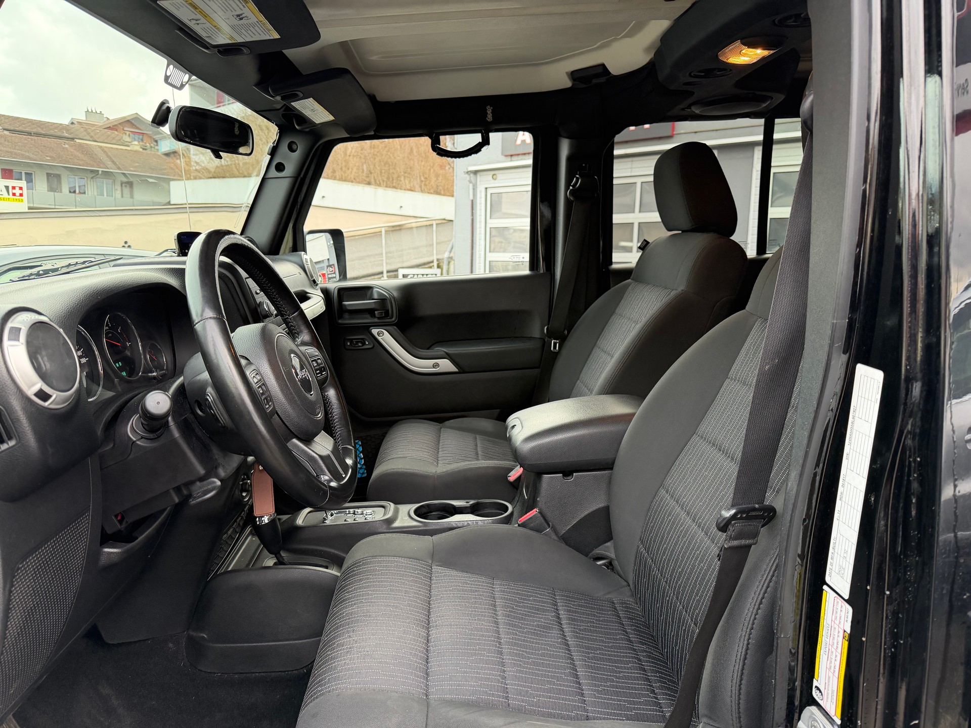 JEEP Wrangler 2.8CRD Unlimited Sahara Automatic-image-10