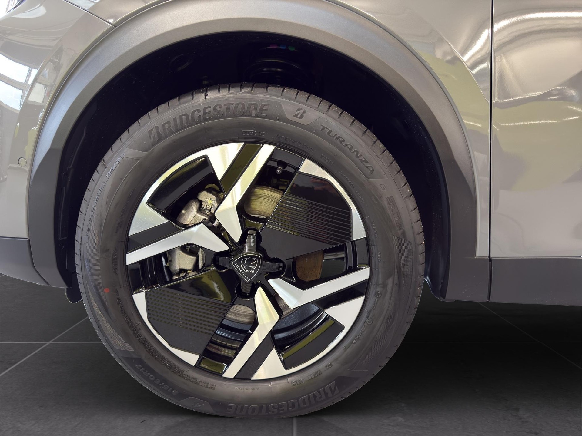 PEUGEOT 2008 1.2 Hybrid 145 GT-image-19