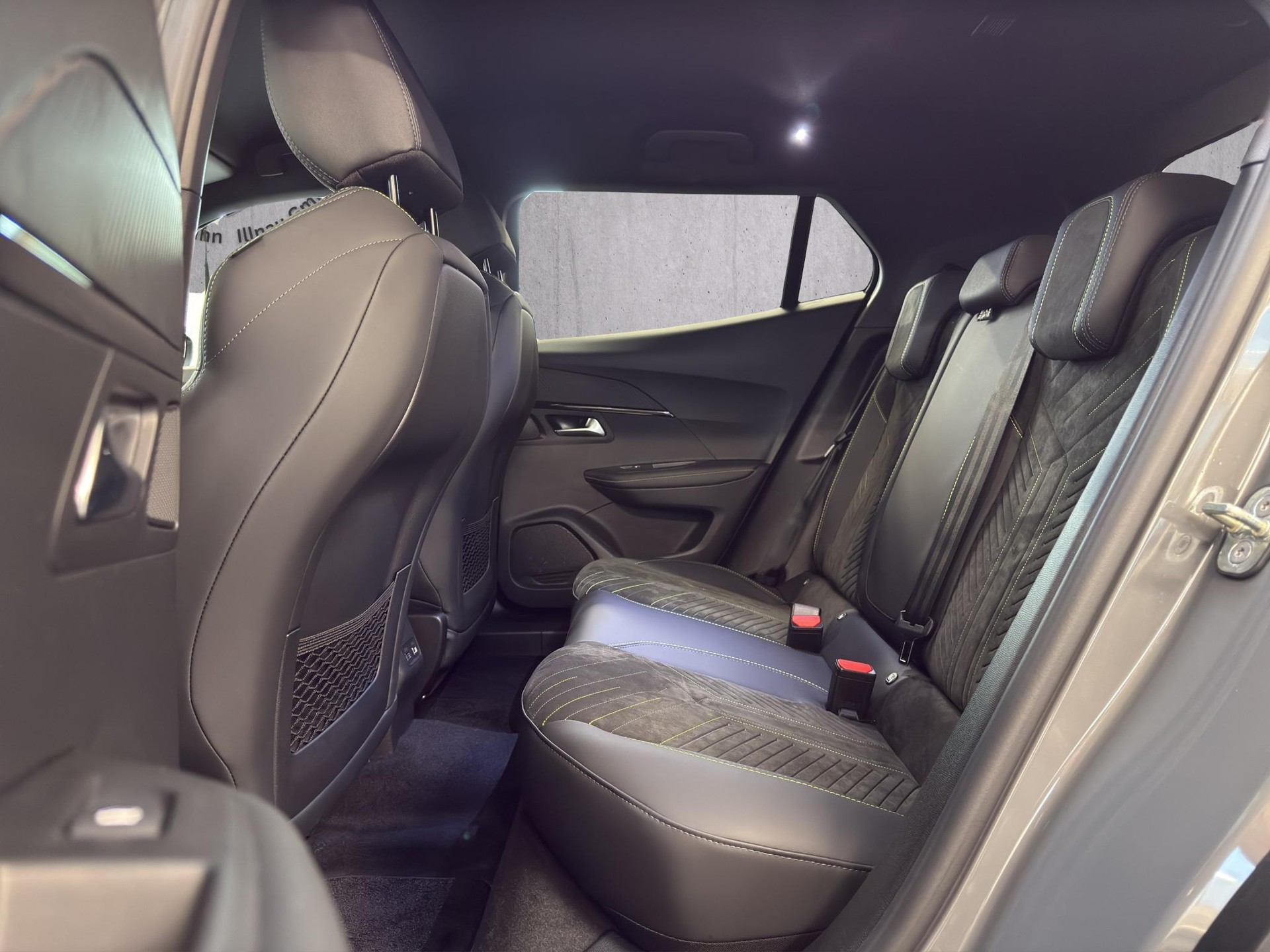 PEUGEOT 2008 1.2 Hybrid 145 GT-image-15