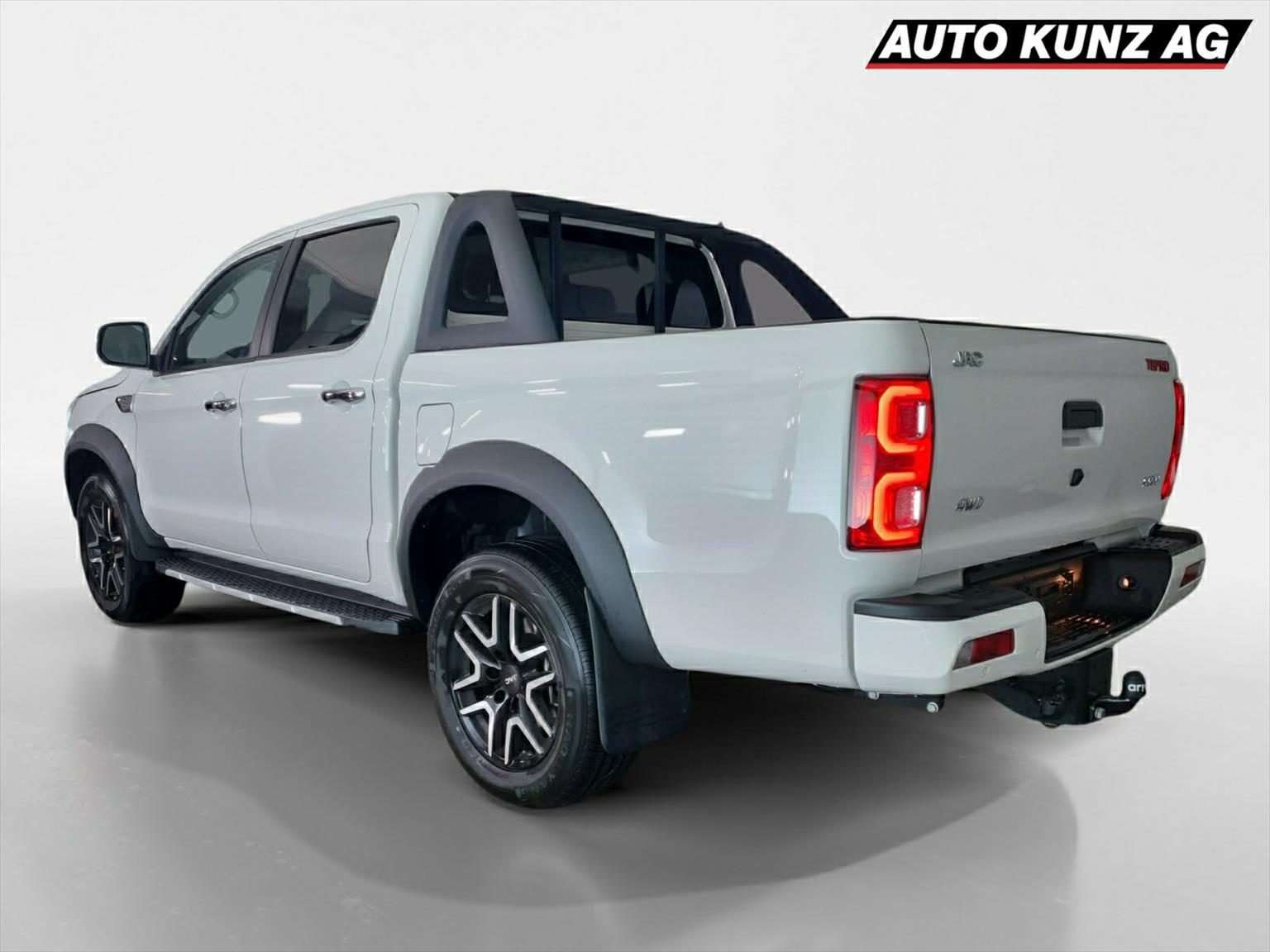 JAC T8 Pro Diesel 2.0Di AWD AHK 3.5T-showroom-element-1