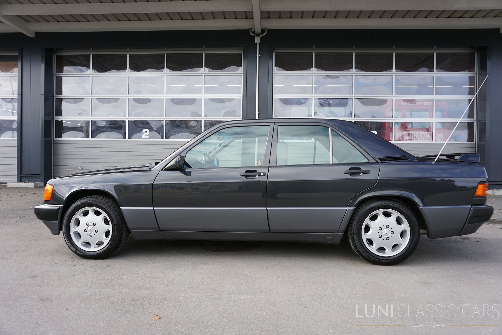 MERCEDES-BENZ 190 E 2.3-image-1