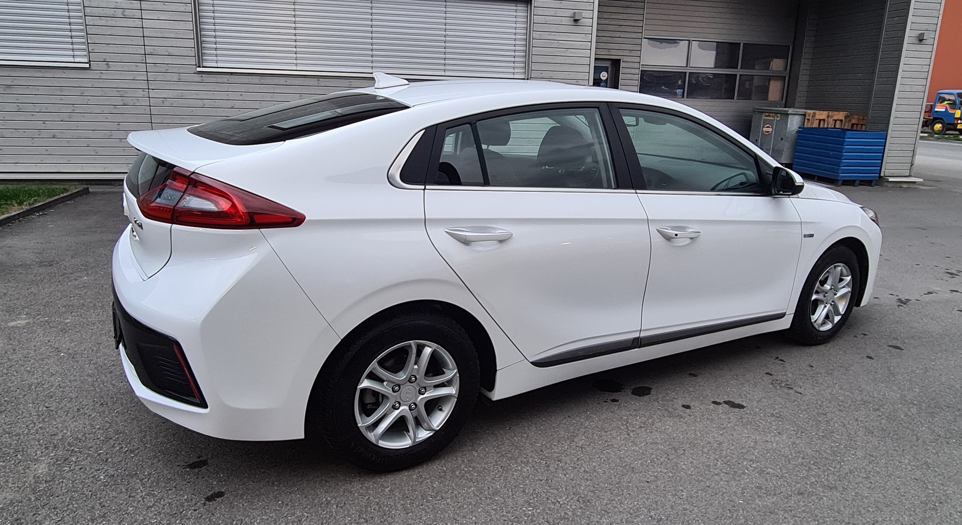 HYUNDAI Ioniq 1.6 GDi HEV Launch Plus DCT-showroom-element-3