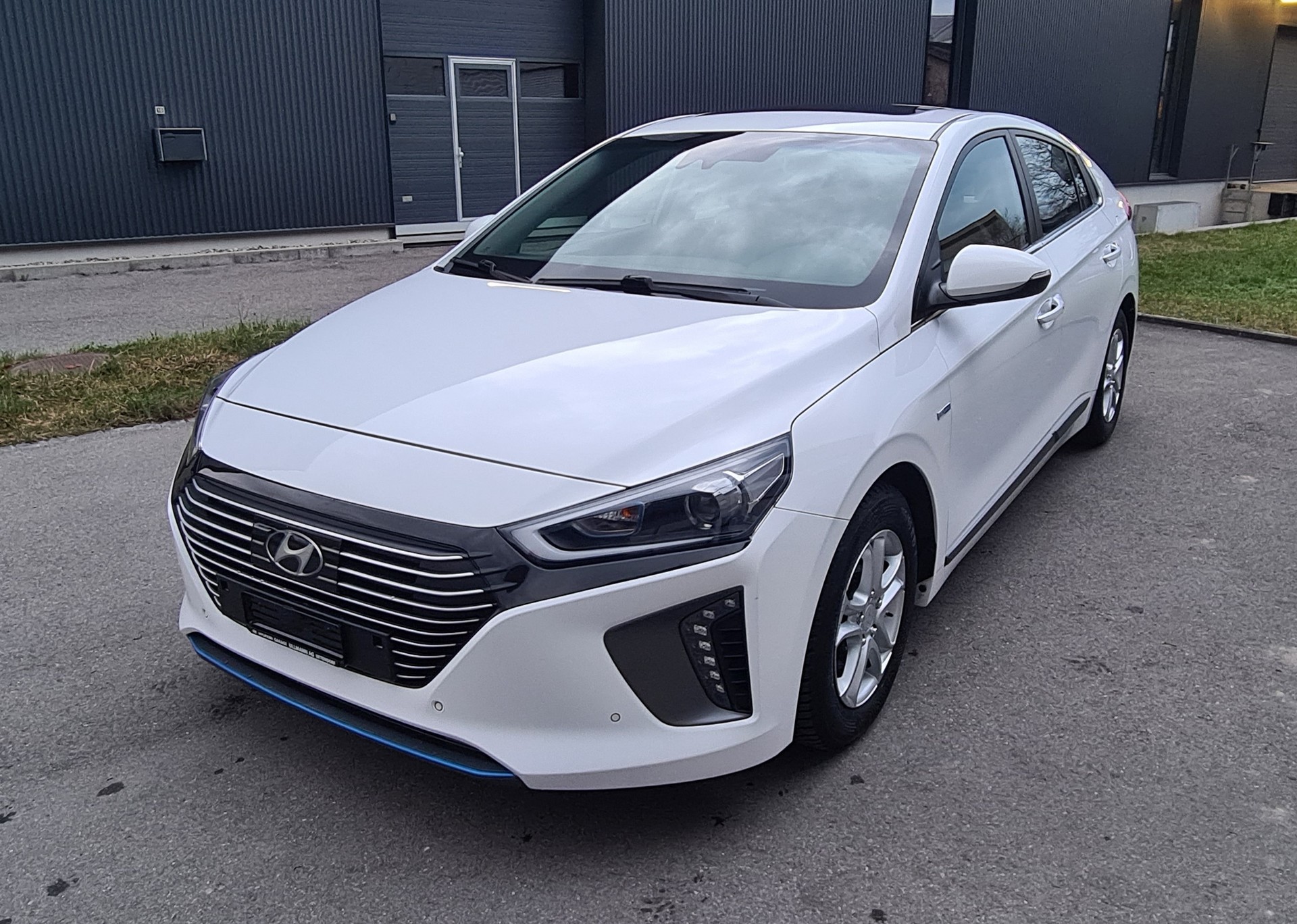 HYUNDAI Ioniq 1.6 GDi HEV Launch Plus DCT-image-8