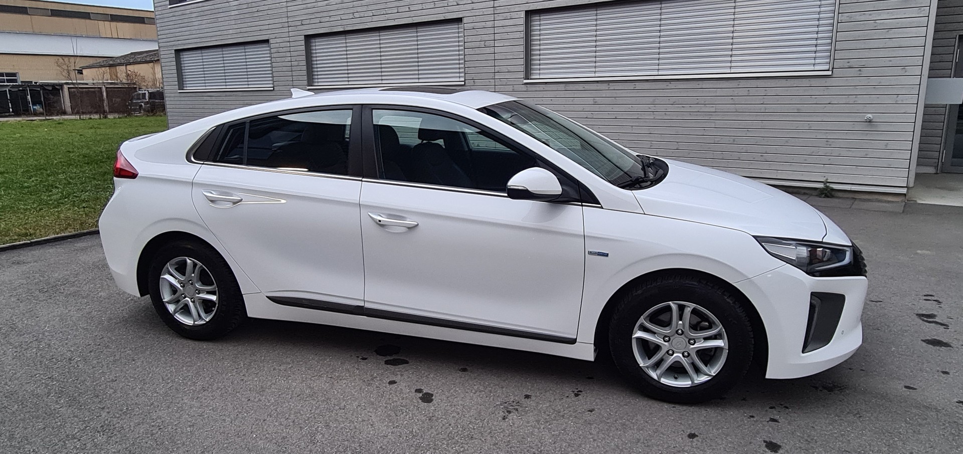 HYUNDAI Ioniq 1.6 GDi HEV Launch Plus DCT-showroom-element-2