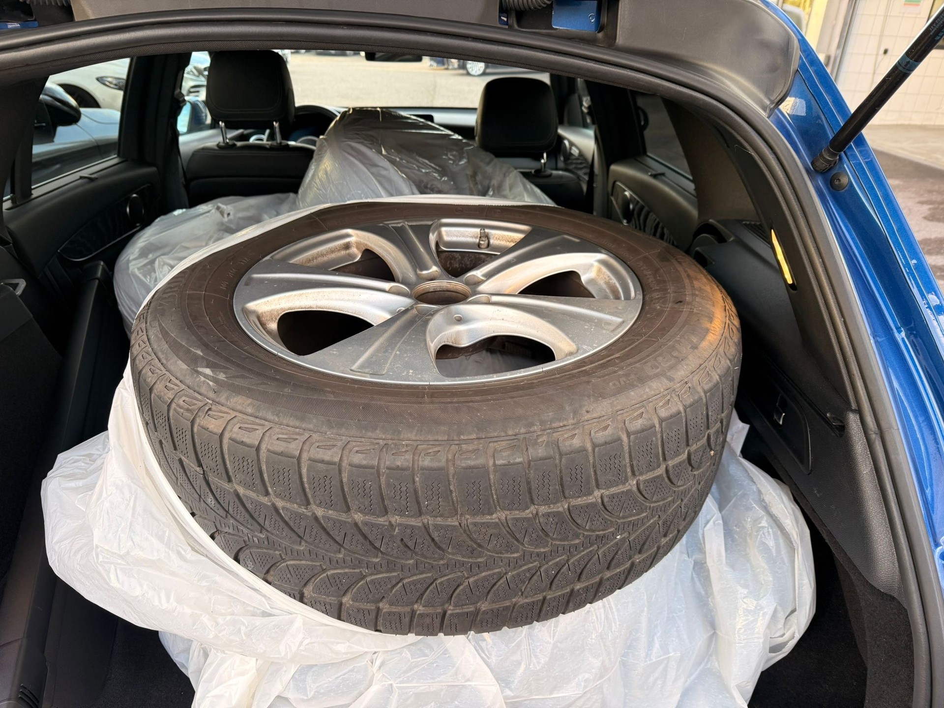 MERCEDES-BENZ GLC 220 d AMG Line 4Matic 9G-Tronic-image-14