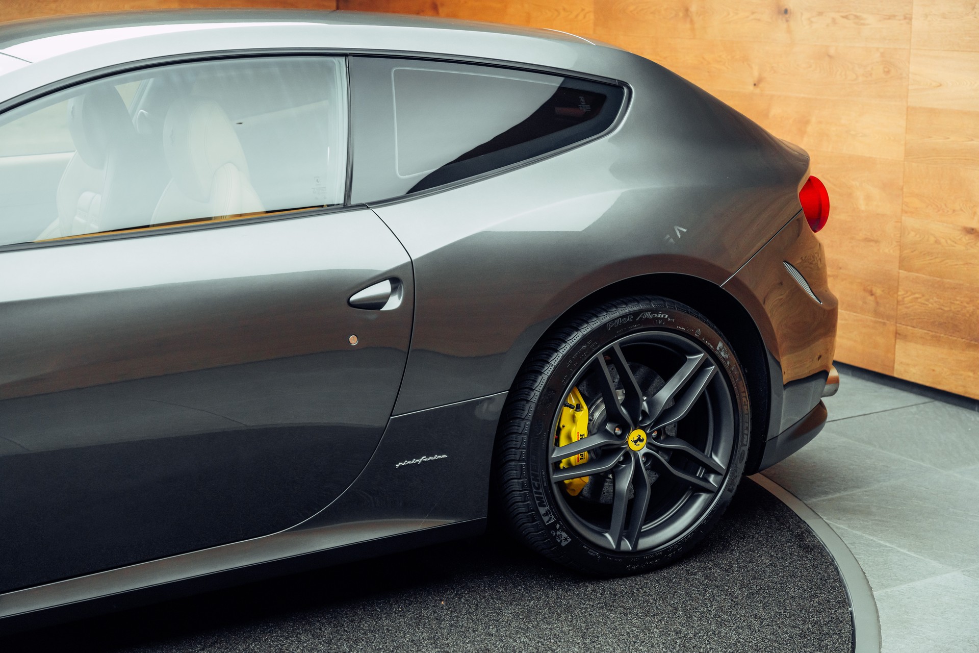 FERRARI FF-image-24