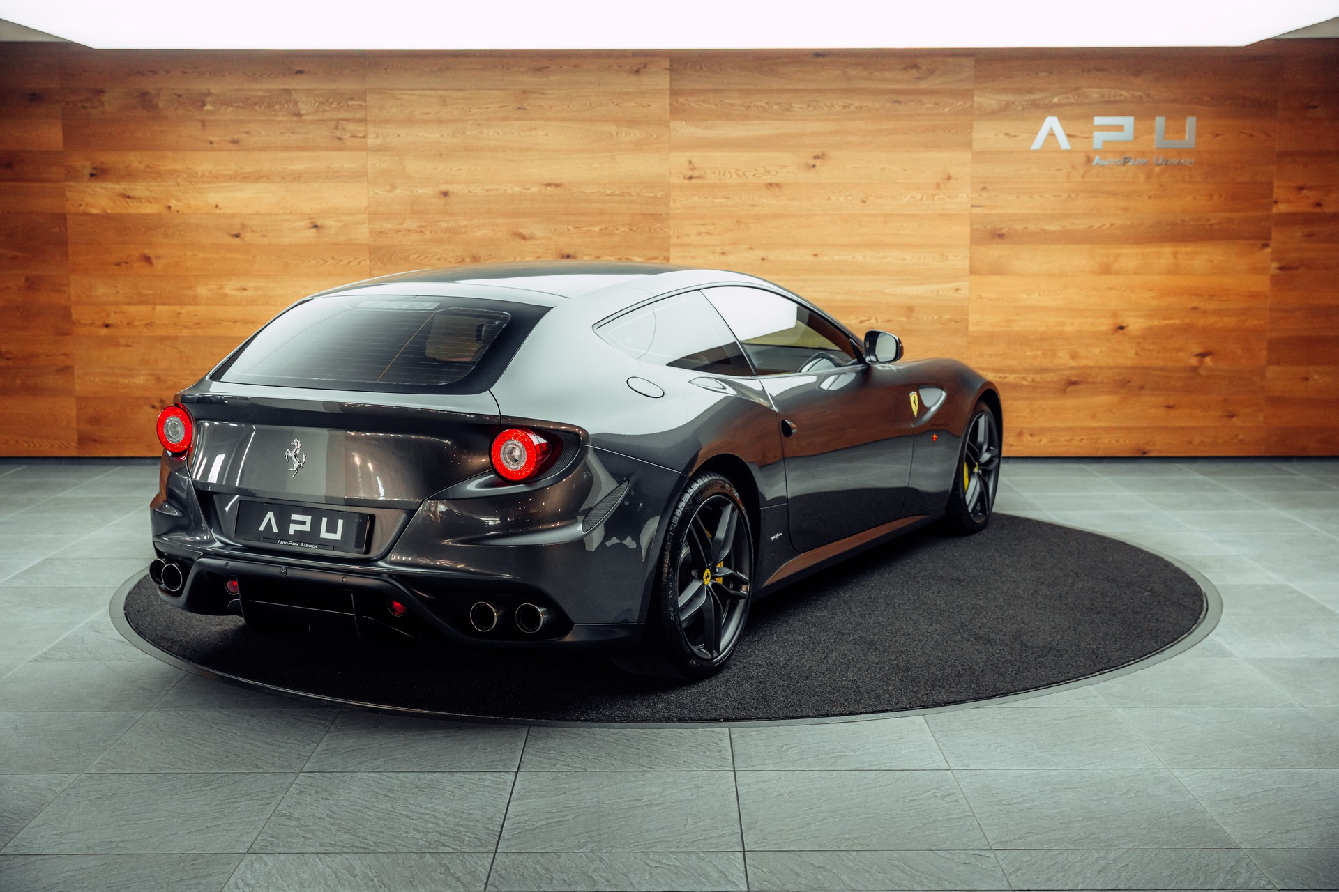 FERRARI FF-image-1