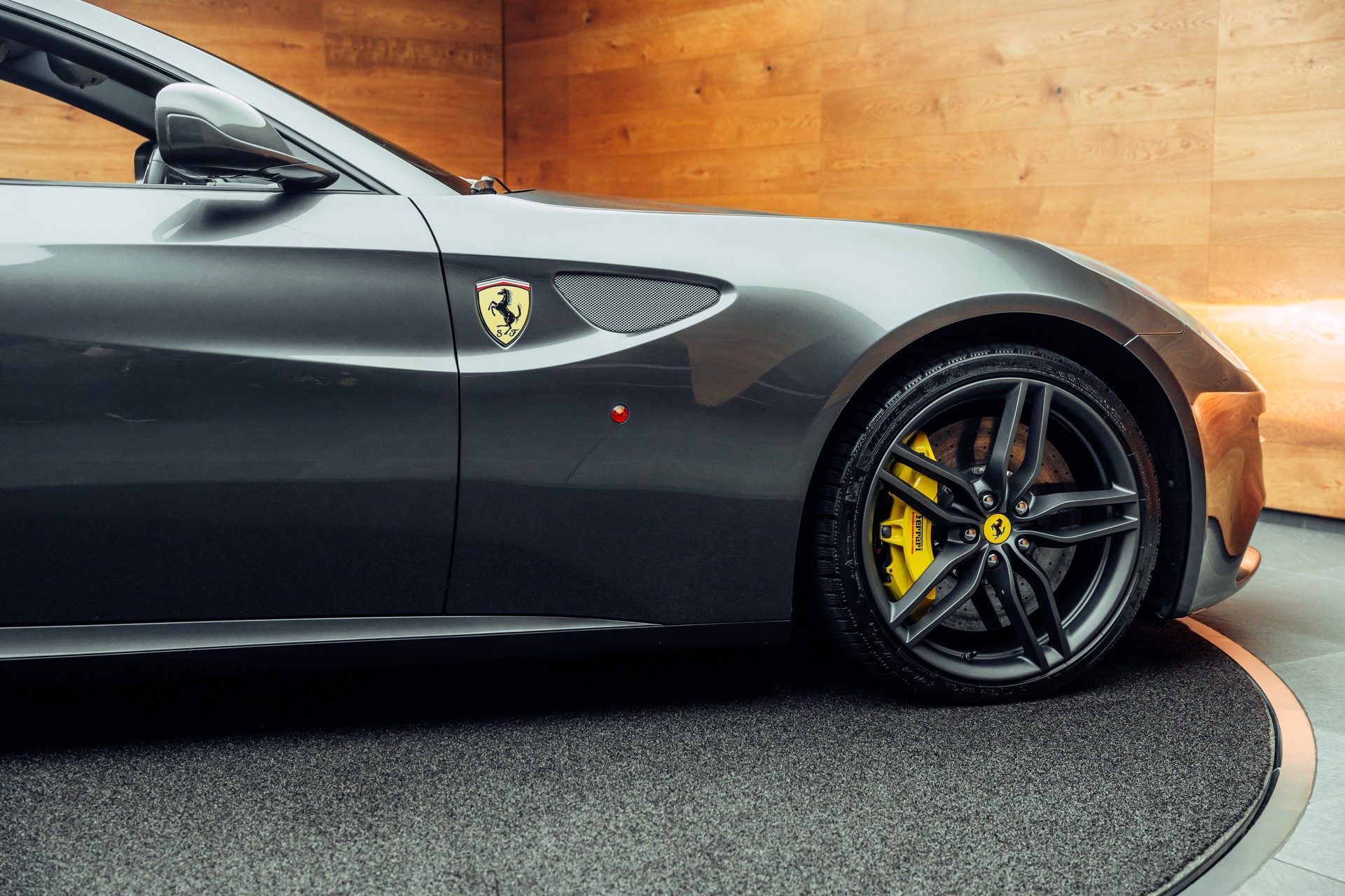FERRARI FF-image-25