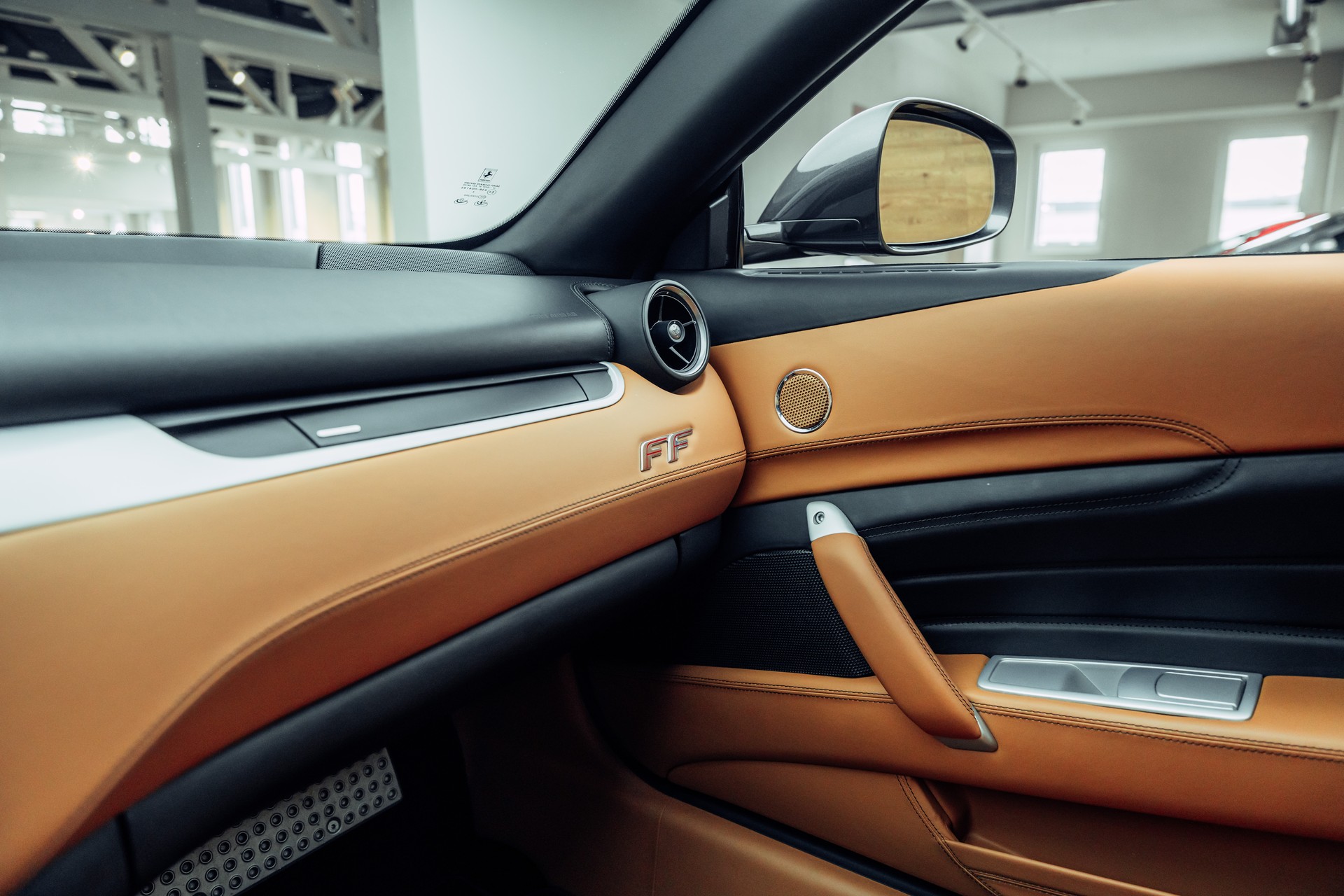 FERRARI FF-image-9