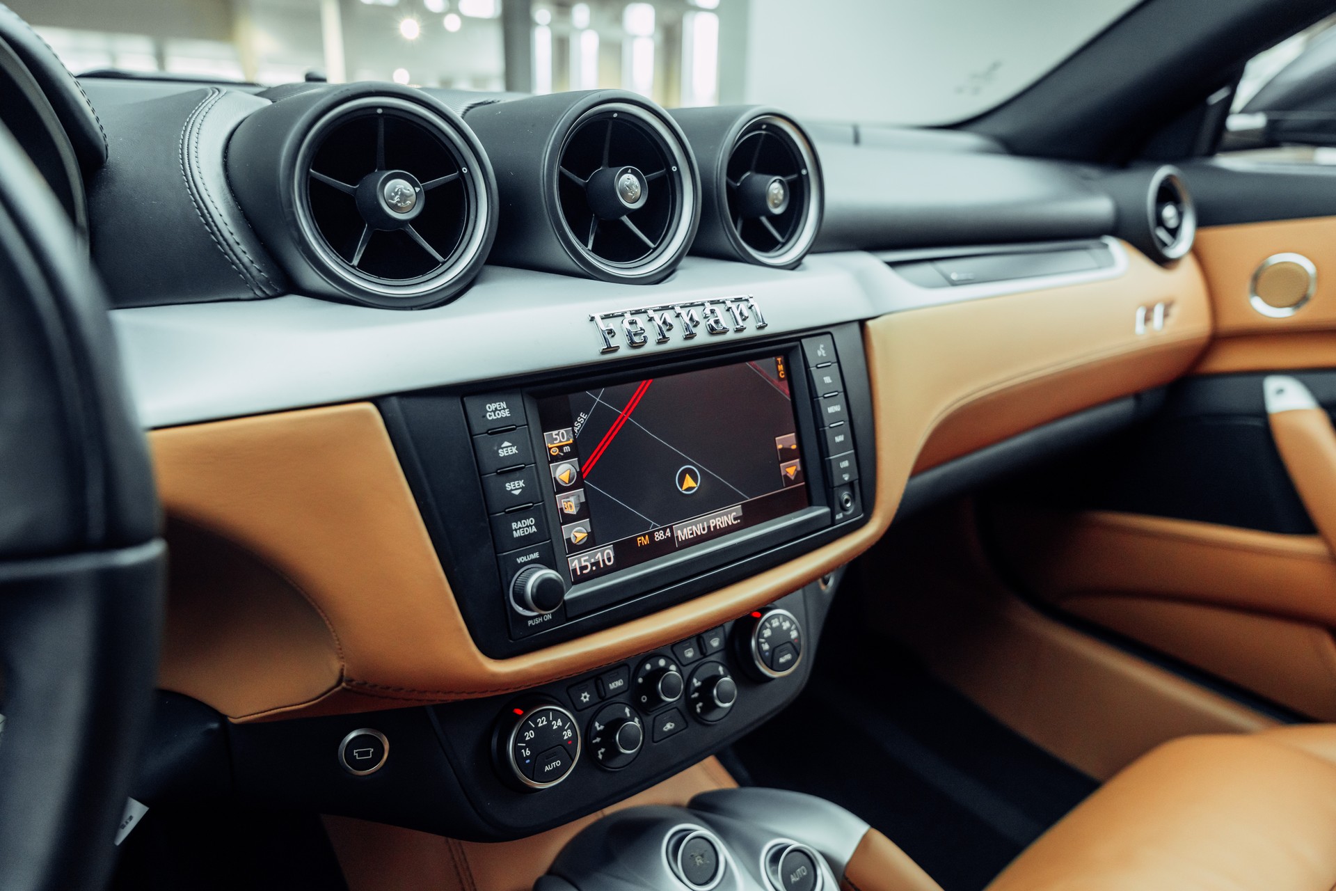 FERRARI FF-image-11