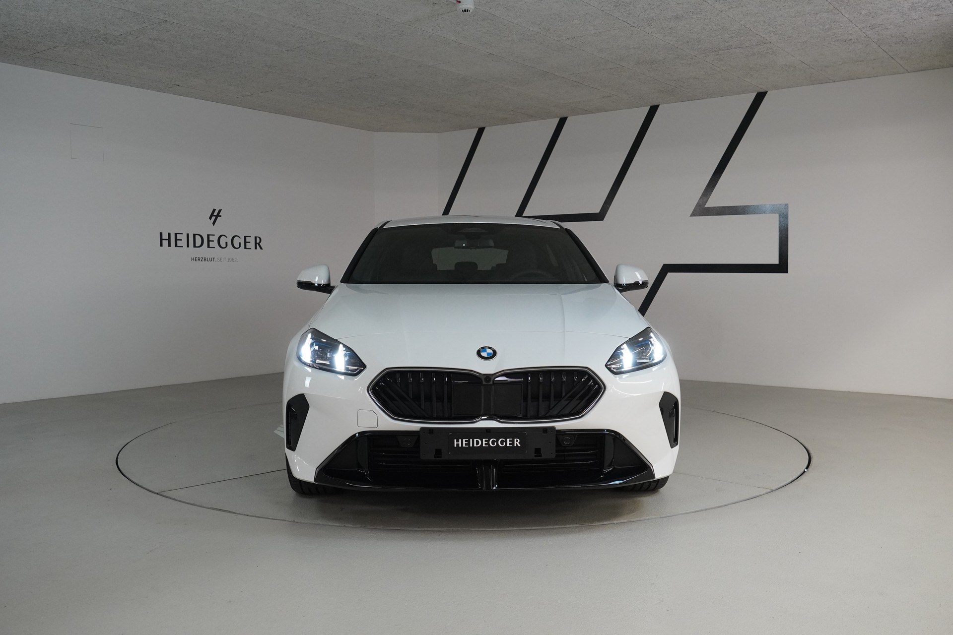 BMW 120d M Sport Steptronic-showroom-element-1