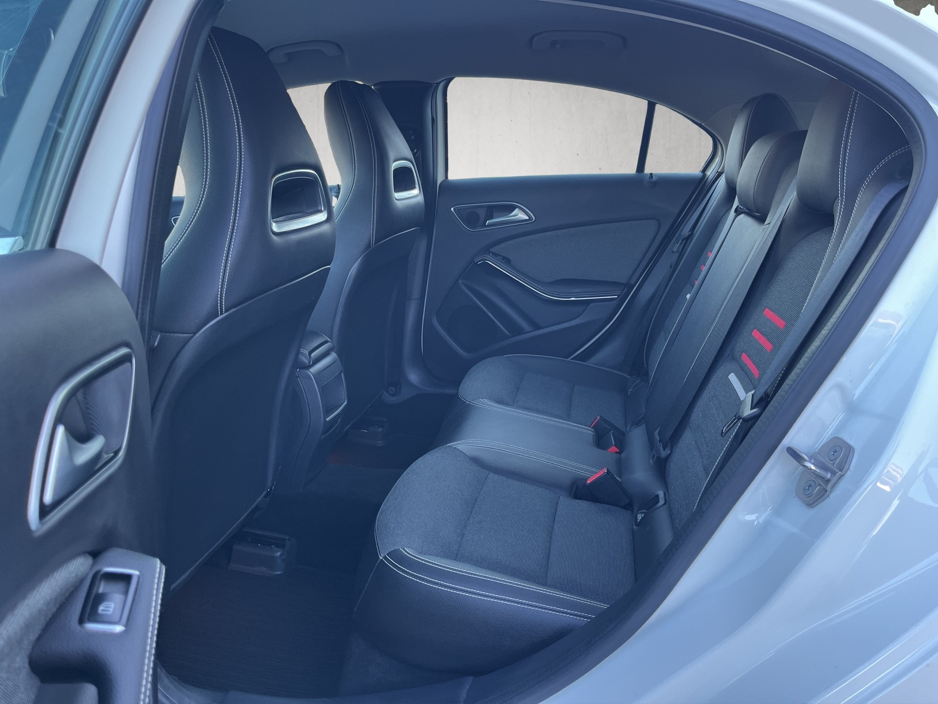 MERCEDES-BENZ A 200 Night Star 7G-DCT-image-10