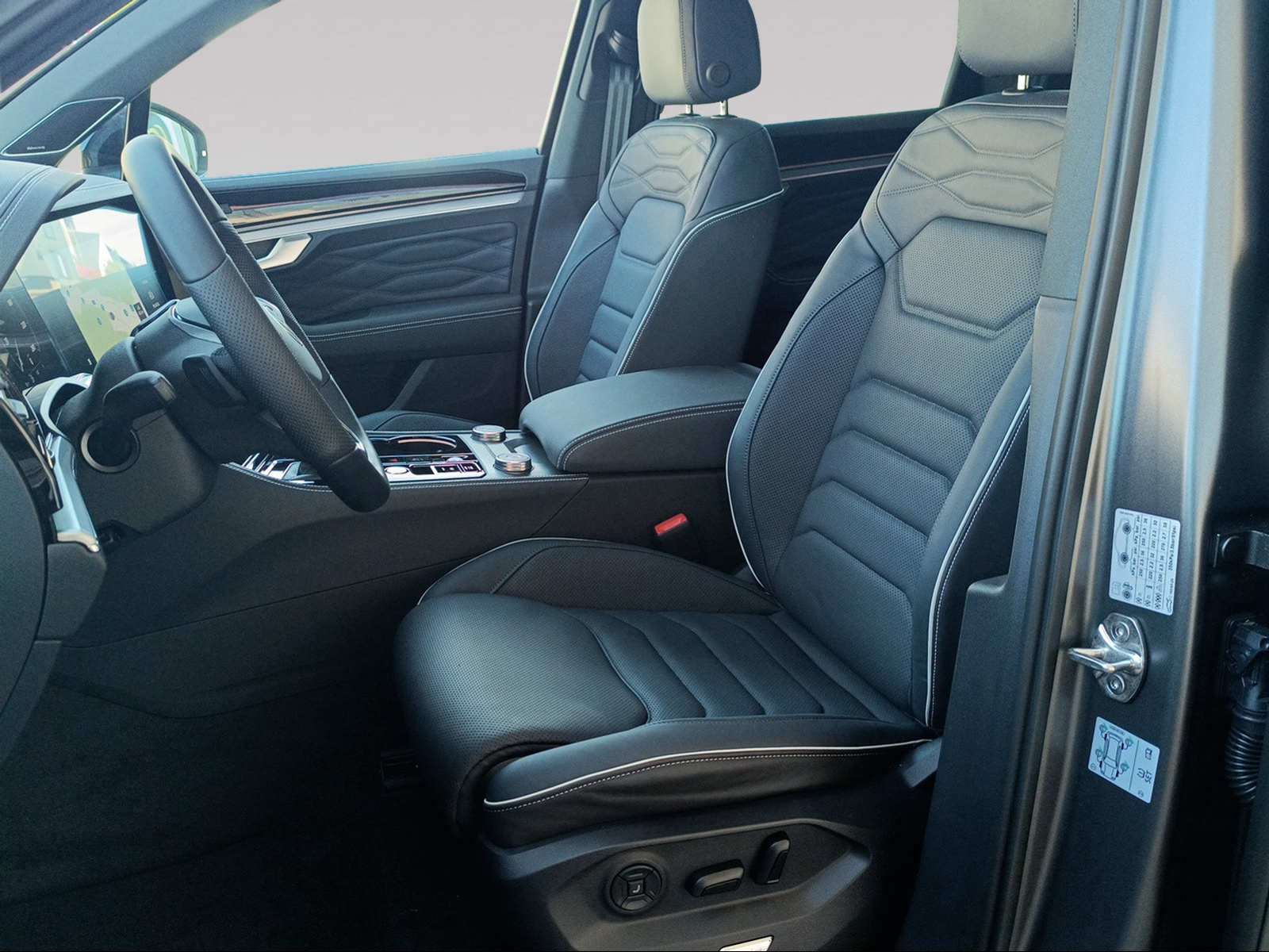 VW Touareg 3.0 TDI R-Line Final Edition Tiptronic-image-7