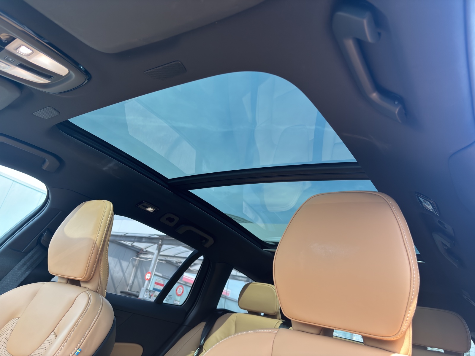 VOLVO V60 2.0 T8 TE Ultimate Dark eAWD-image-16