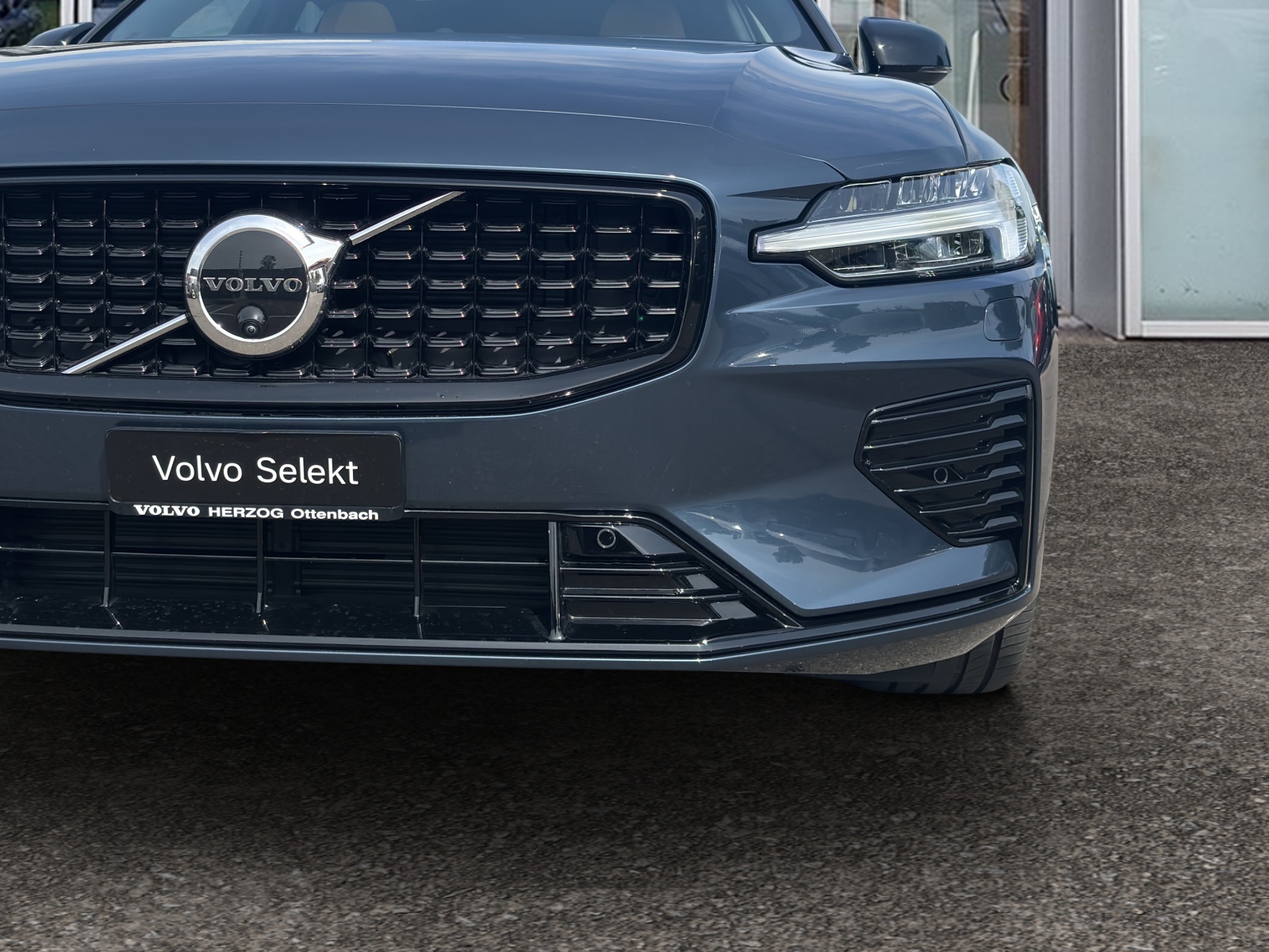 VOLVO V60 2.0 T8 TE Ultimate Dark eAWD-image-7