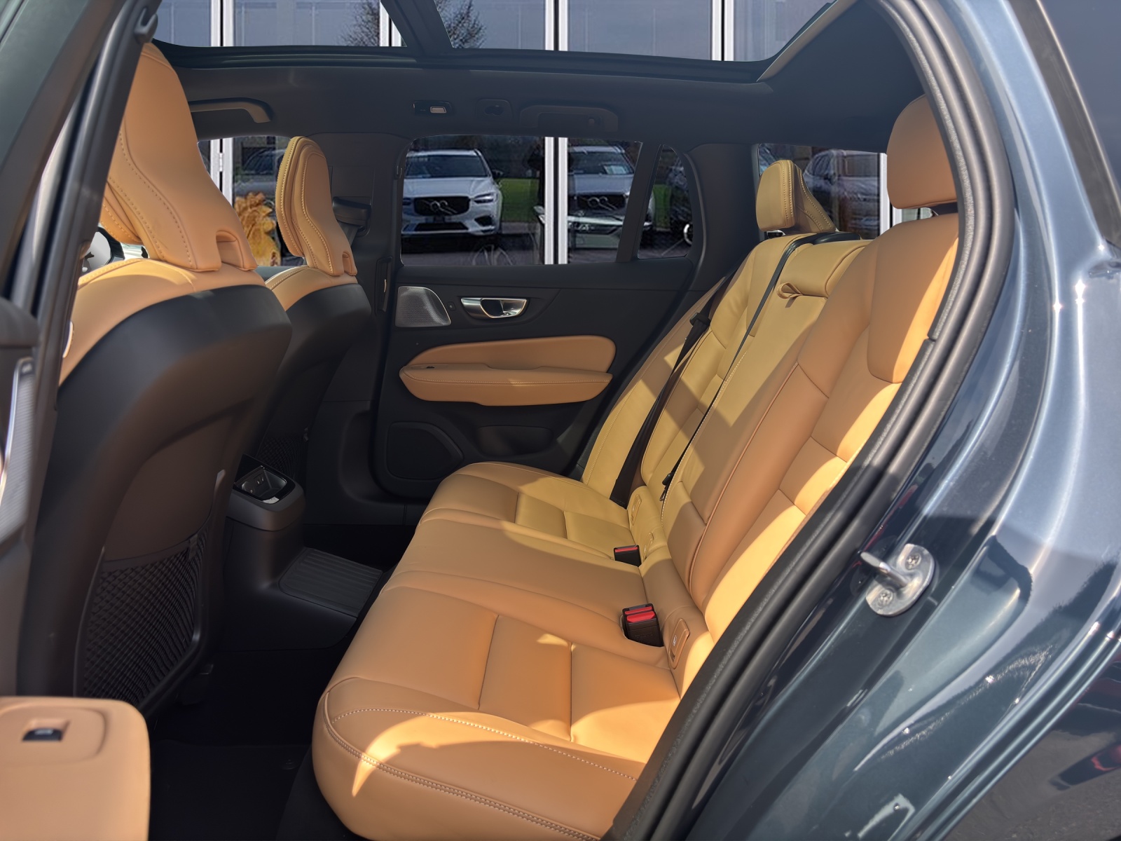 VOLVO V60 2.0 T8 TE Ultimate Dark eAWD-image-13