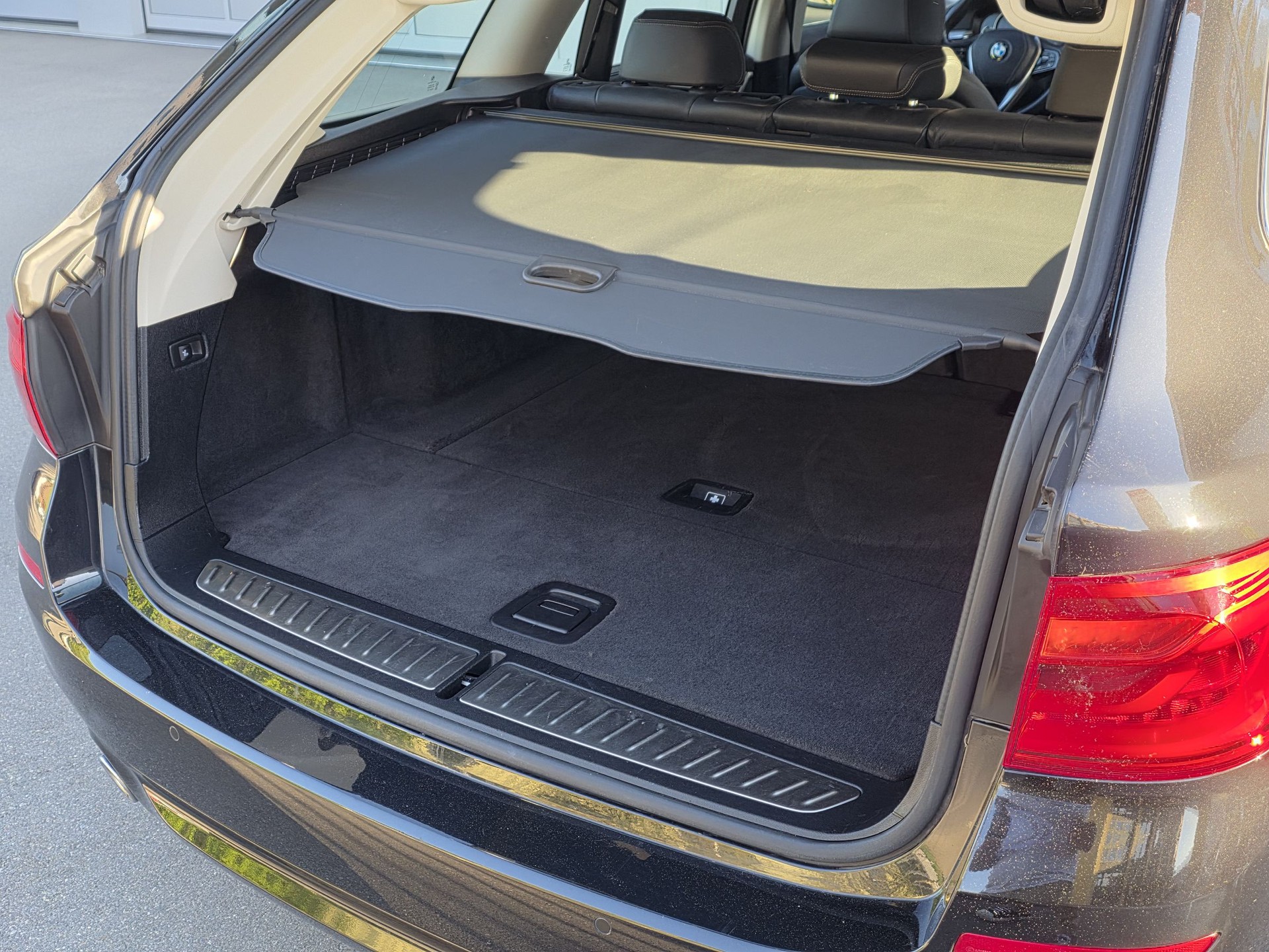 BMW 520d xDrive Touring Luxury-image-22