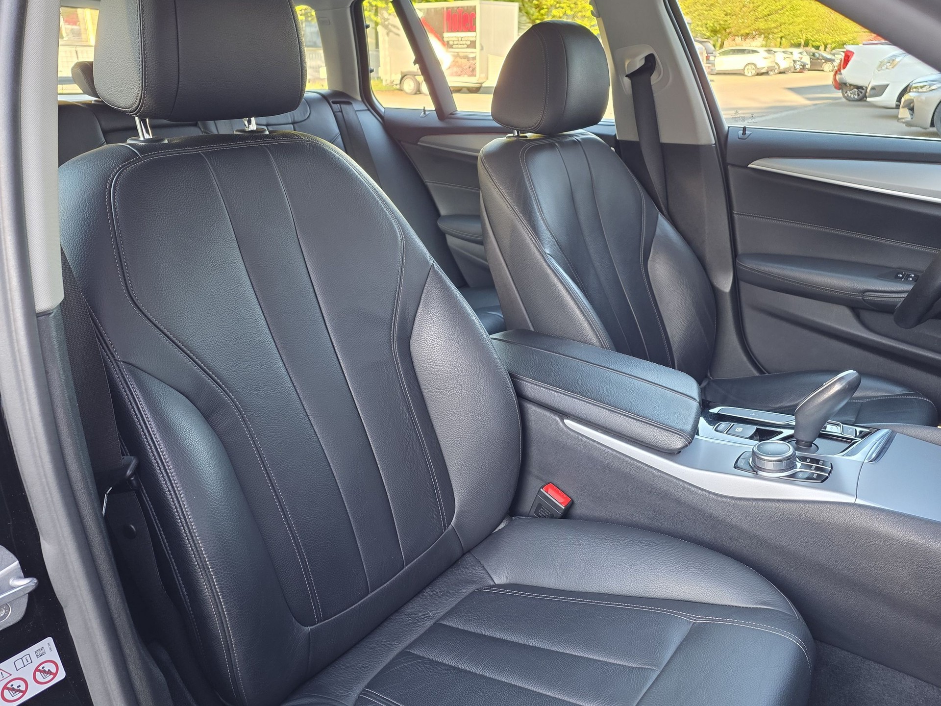 BMW 520d xDrive Touring Luxury-image-15