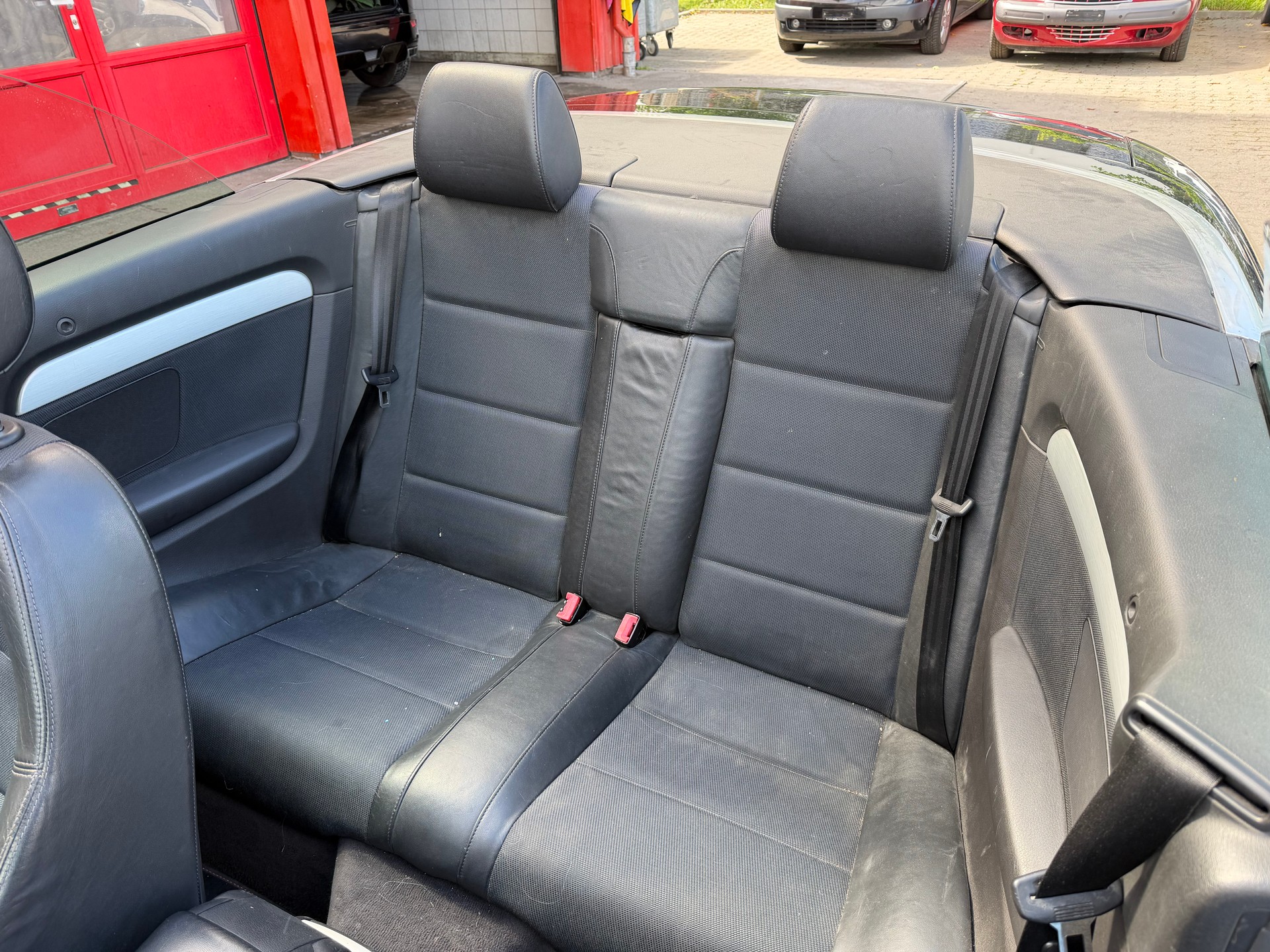 AUDI A4 Cabriolet 1.8 Turbo-image-10