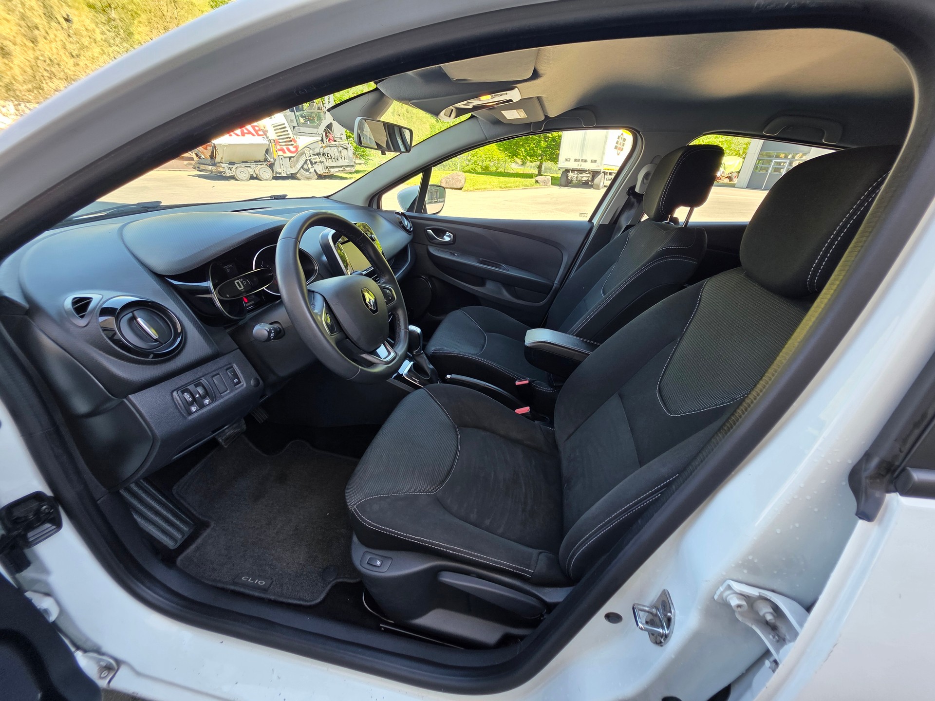 RENAULT Clio 1.5 dCi Intens EDC-image-17