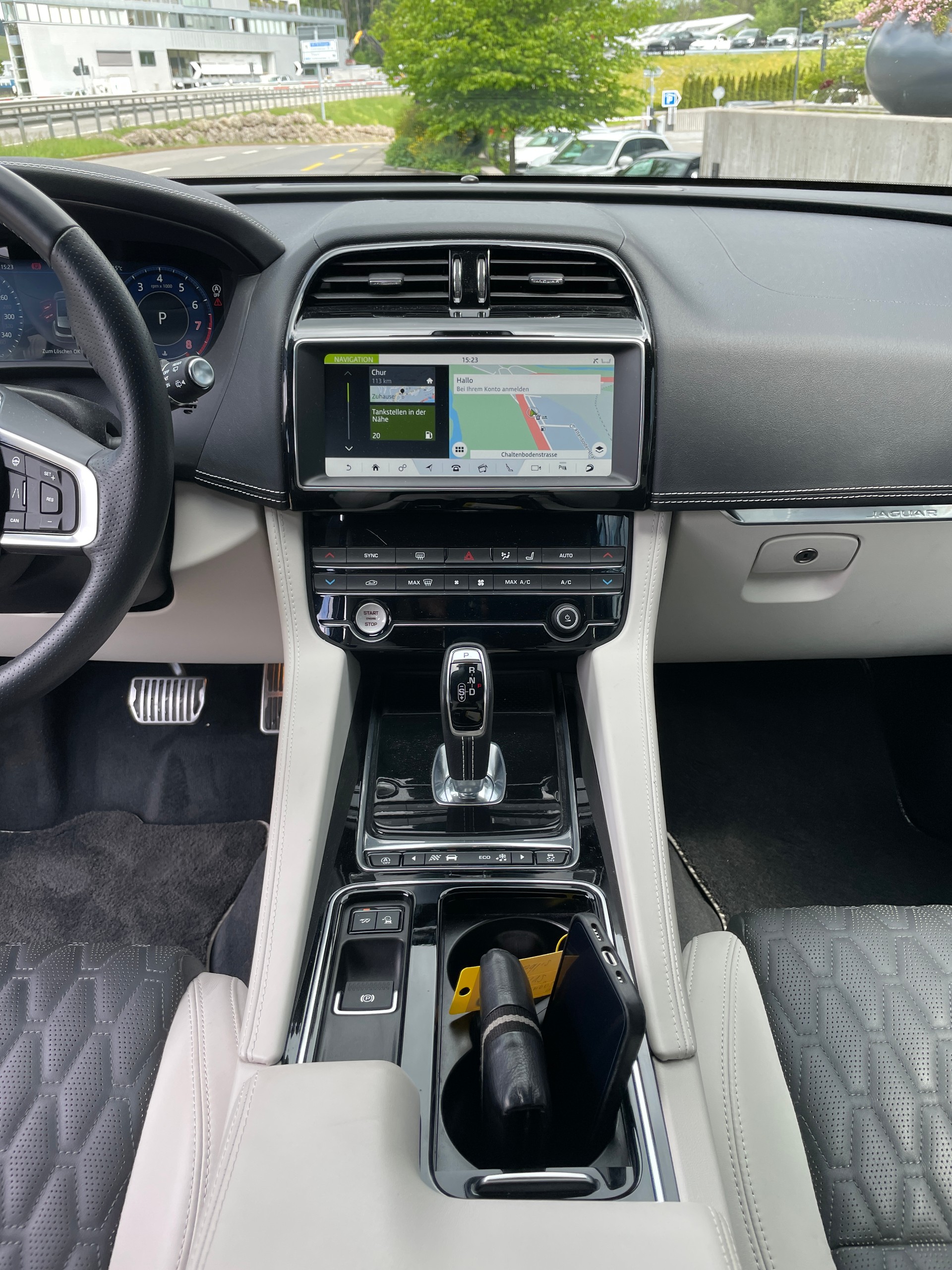 JAGUAR F-Pace 5.0 V8 SVR AWD Automatik-image-21